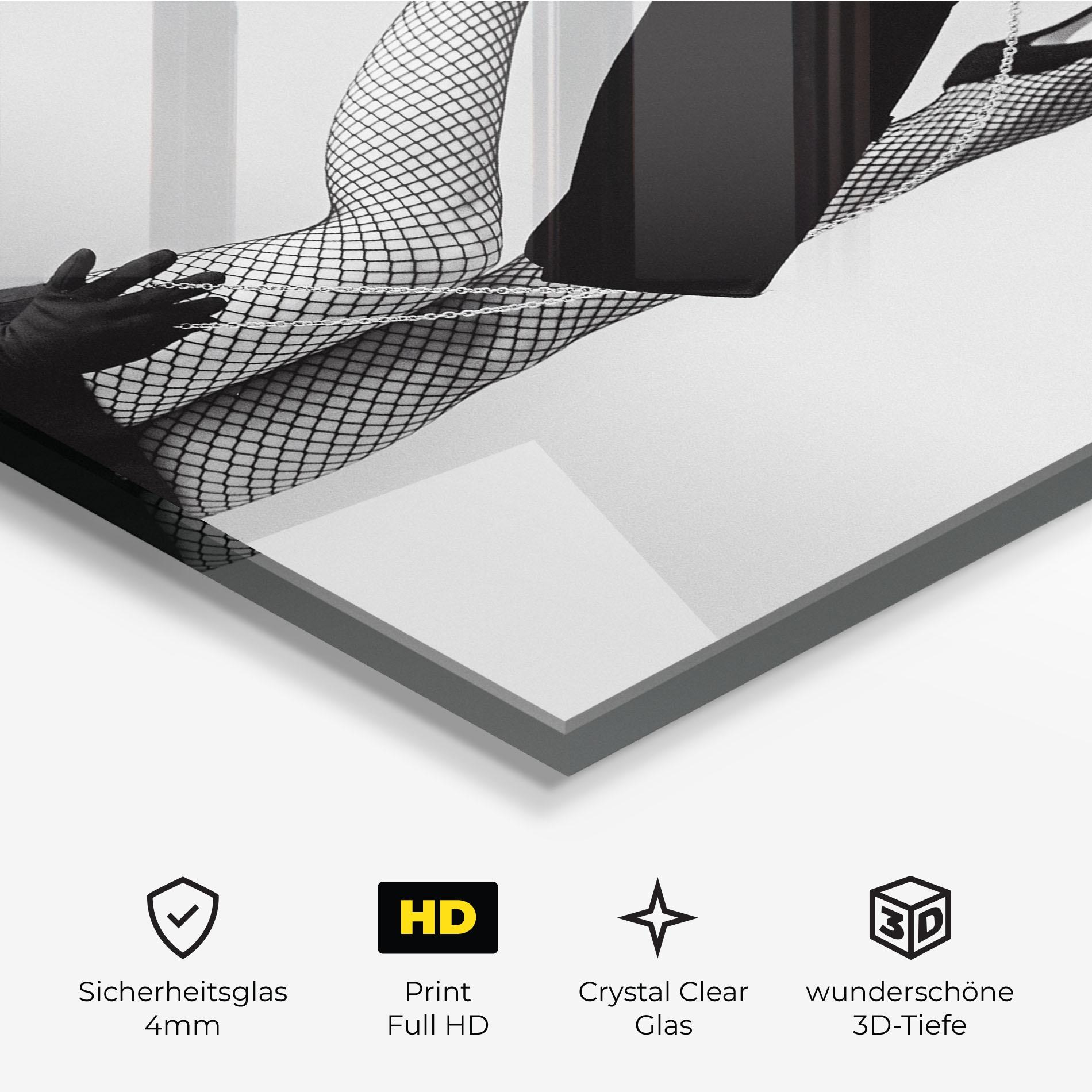 Glasbild Black Outfit Woman mockup 3