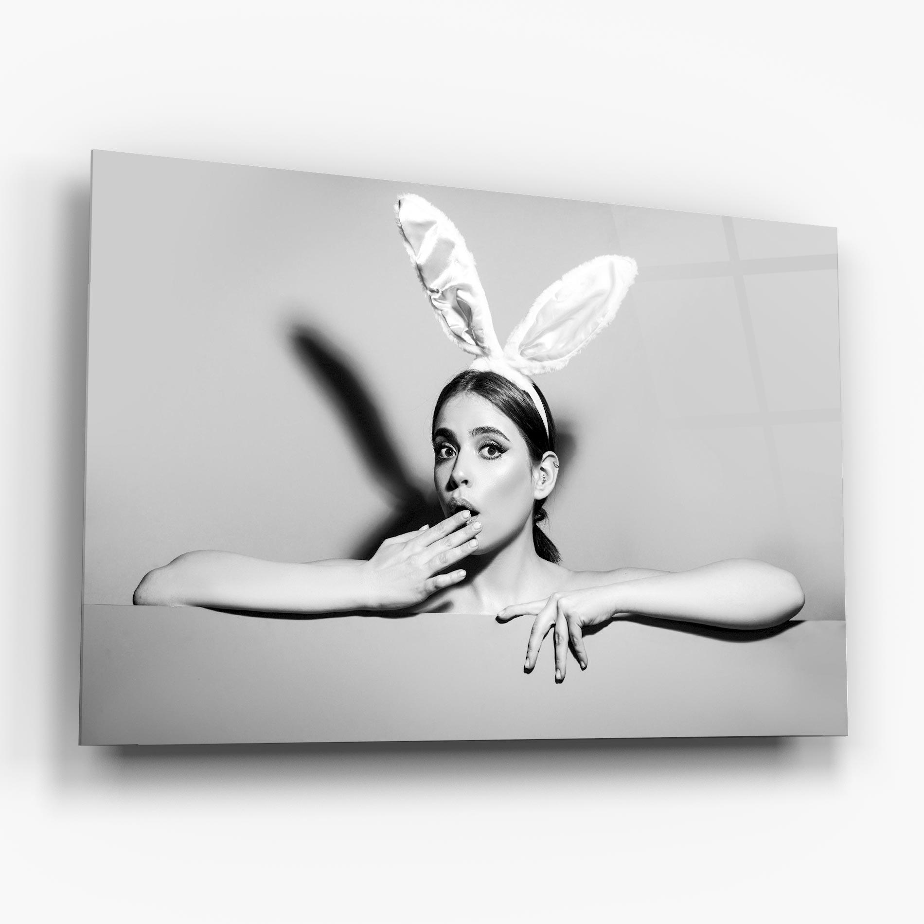 Glasbild Bunny Ears Peeking mockup 6