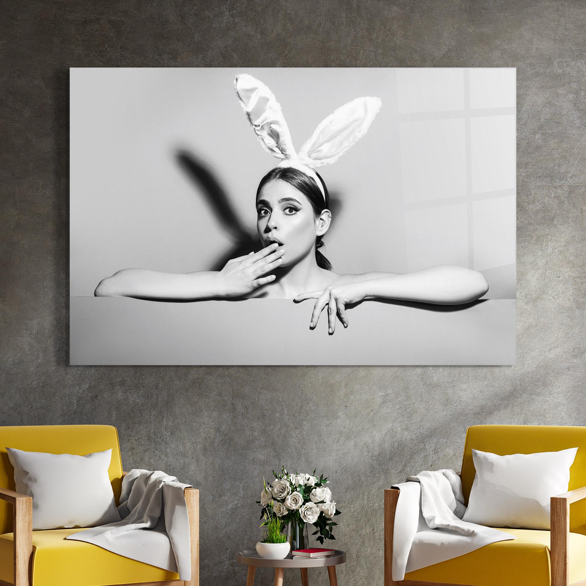 Glasbild Bunny Ears Peeking mockup 4