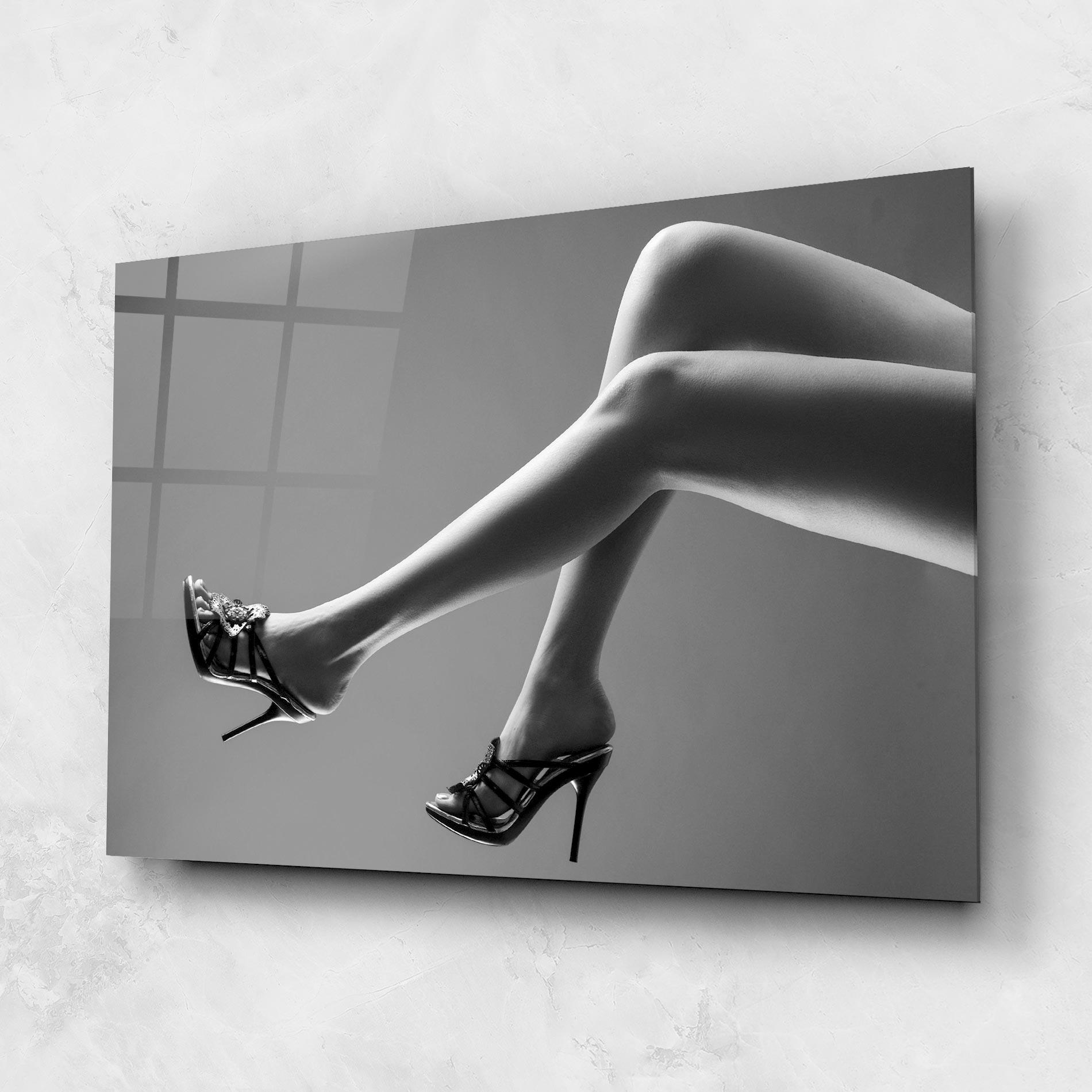 Glasbild Black Shoes On Grey mockup 1
