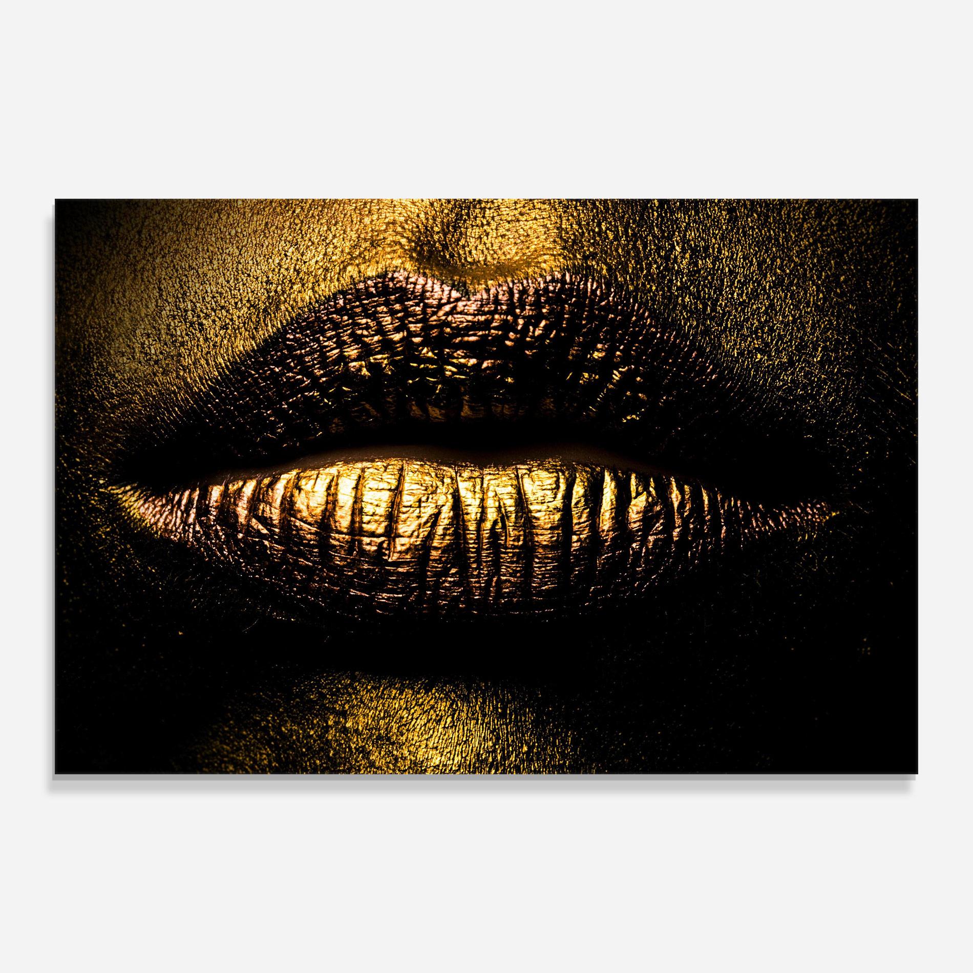 Glasbild Gold Metal Lips mockup 0