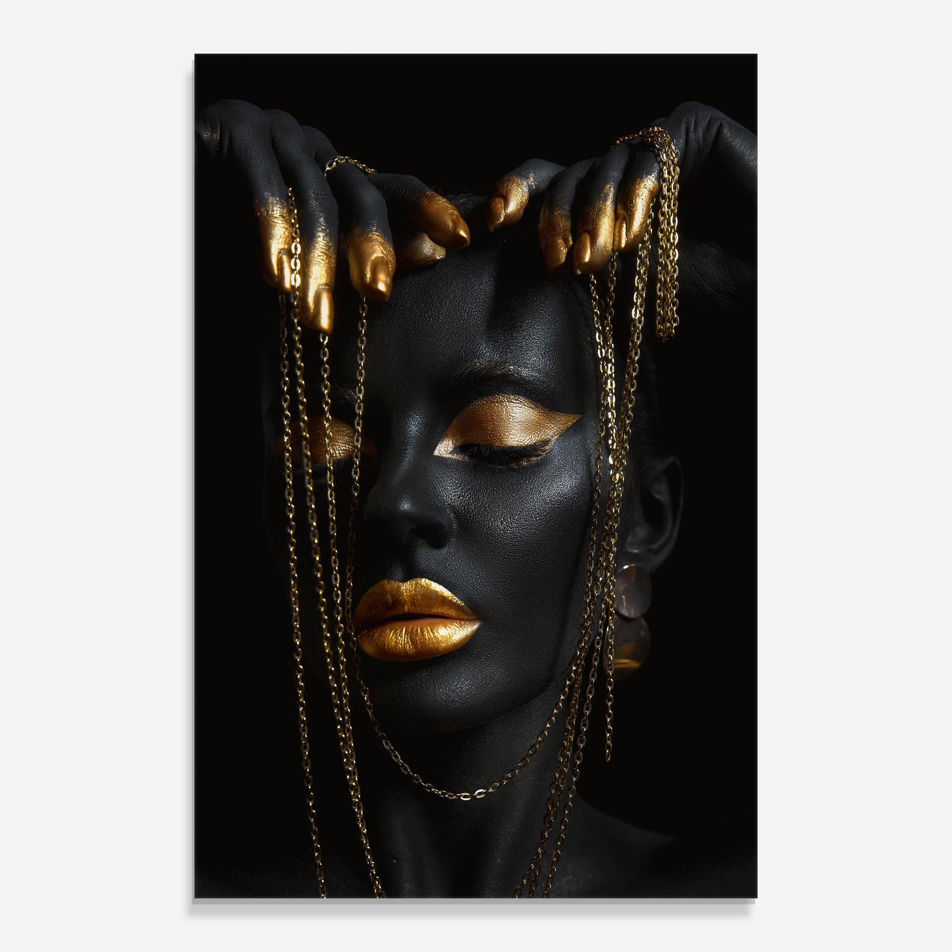 Glasbild Chain Gold Eyelids mockup 0