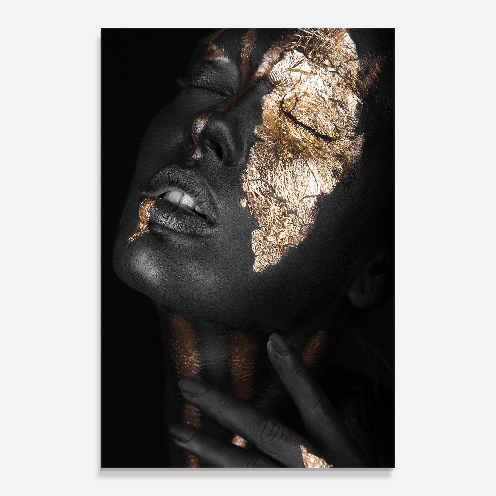 Glasbild Darkskinned Gold Art mockup 0