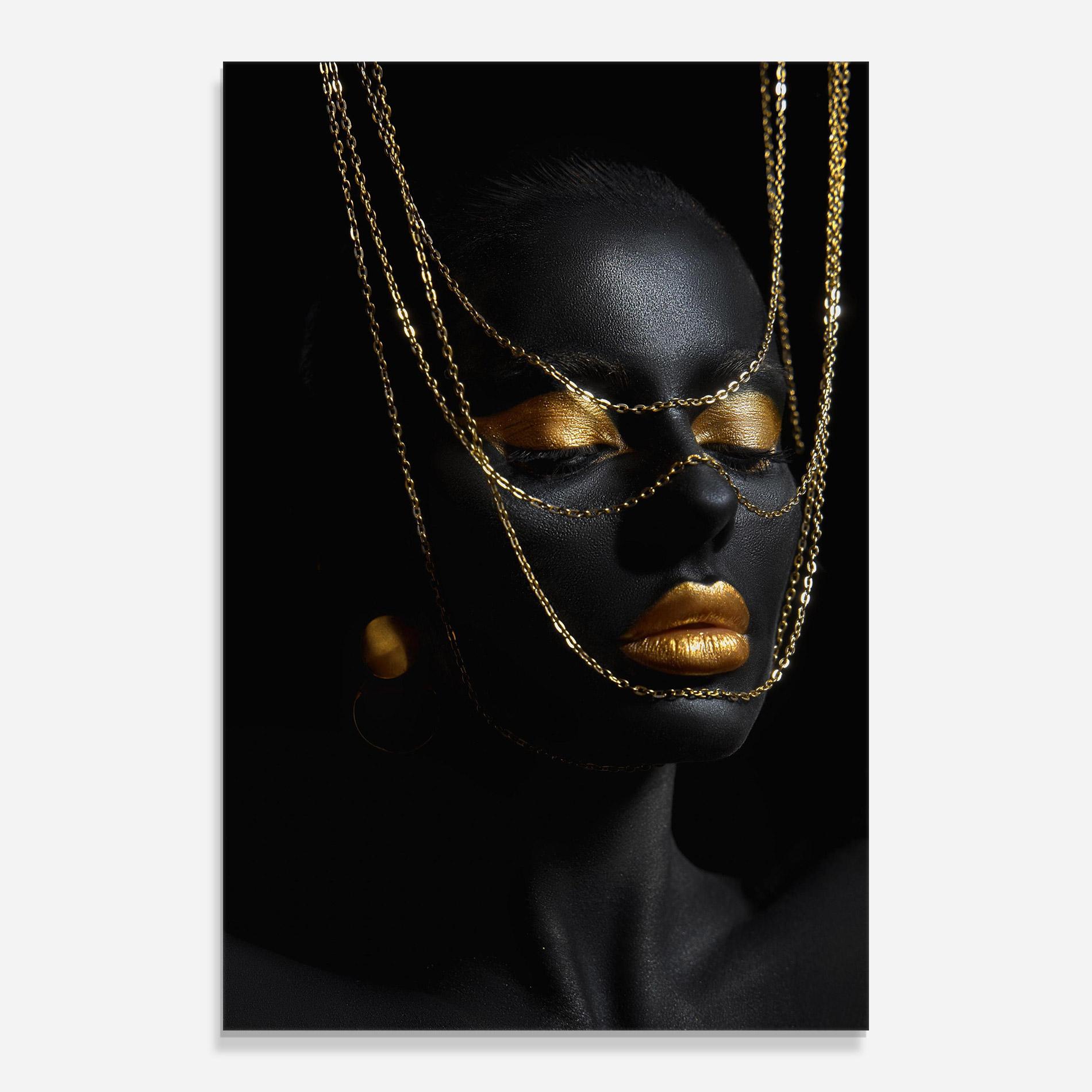 Glasbild Gold Chain Girl mockup 0