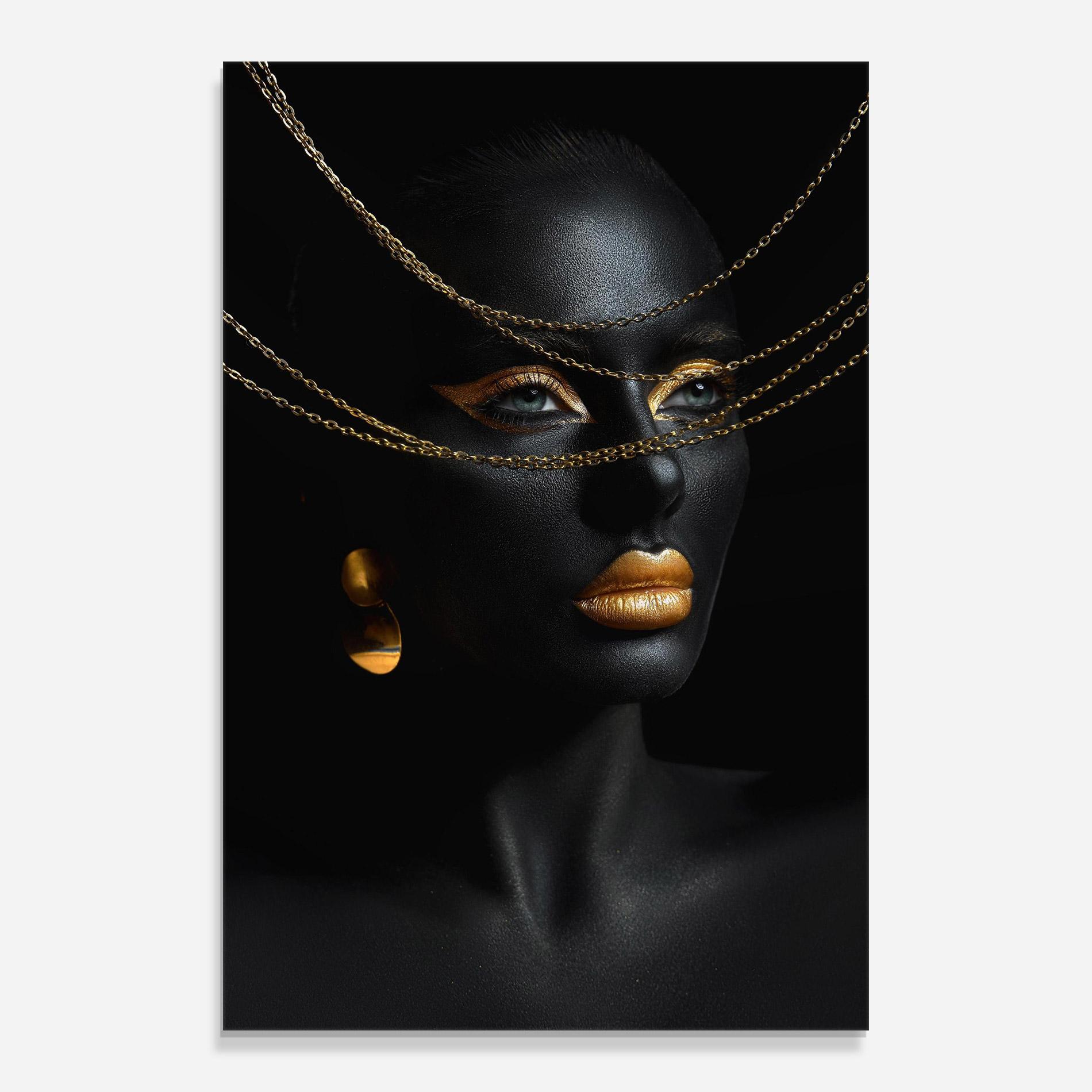 Glasbild Gold Chain Woman mockup 0