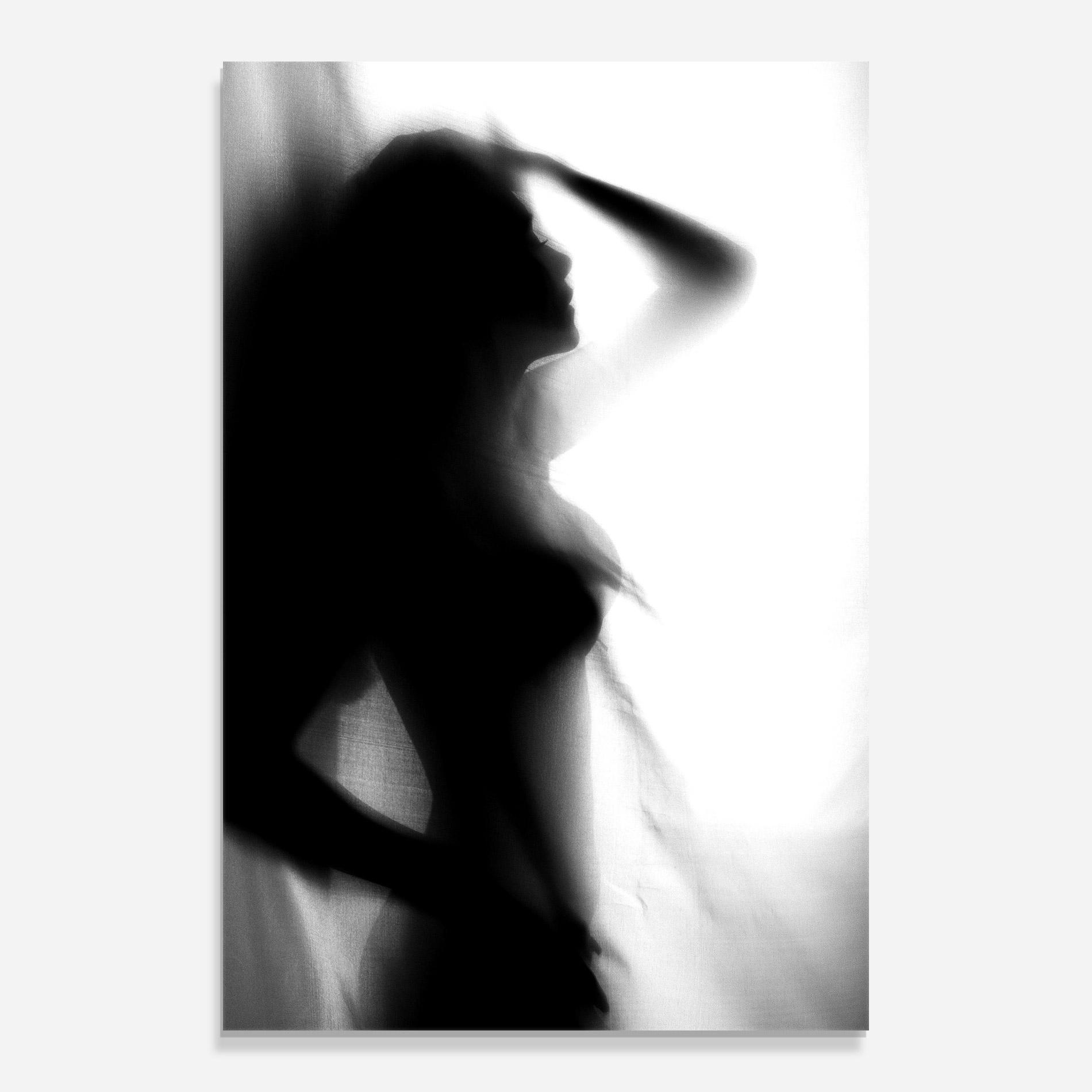 Glasbild Blurred Girl mockup 0