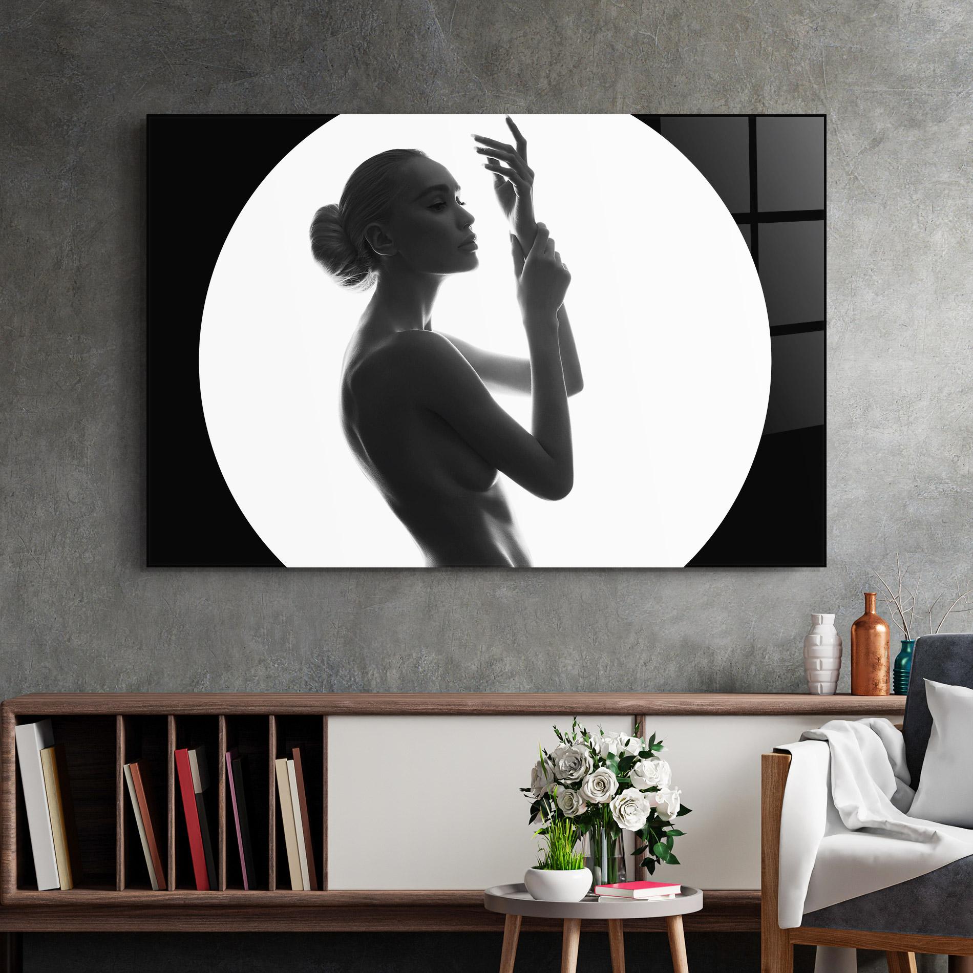 Glasbild Circle Woman Body mockup 2