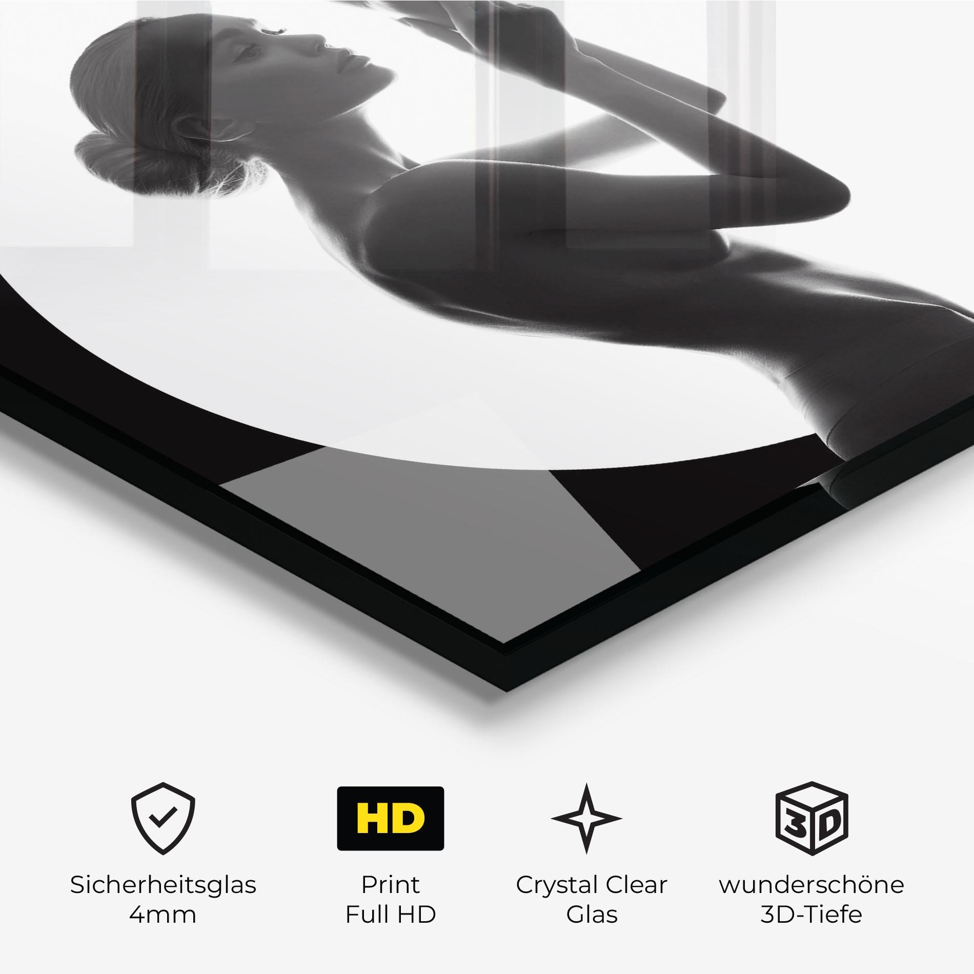 Glasbild Circle Woman Body mockup 3