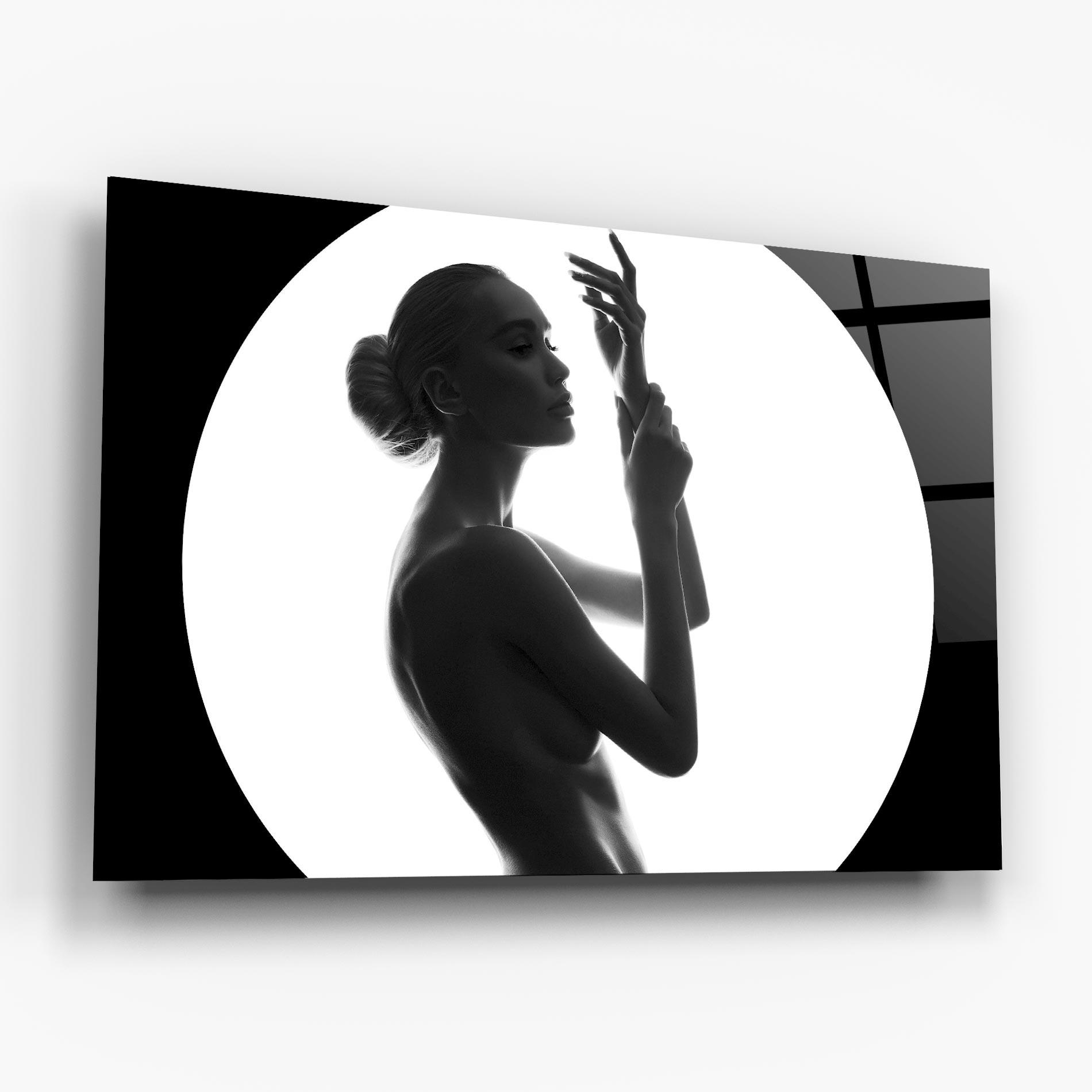 Glasbild Circle Woman Body mockup 6