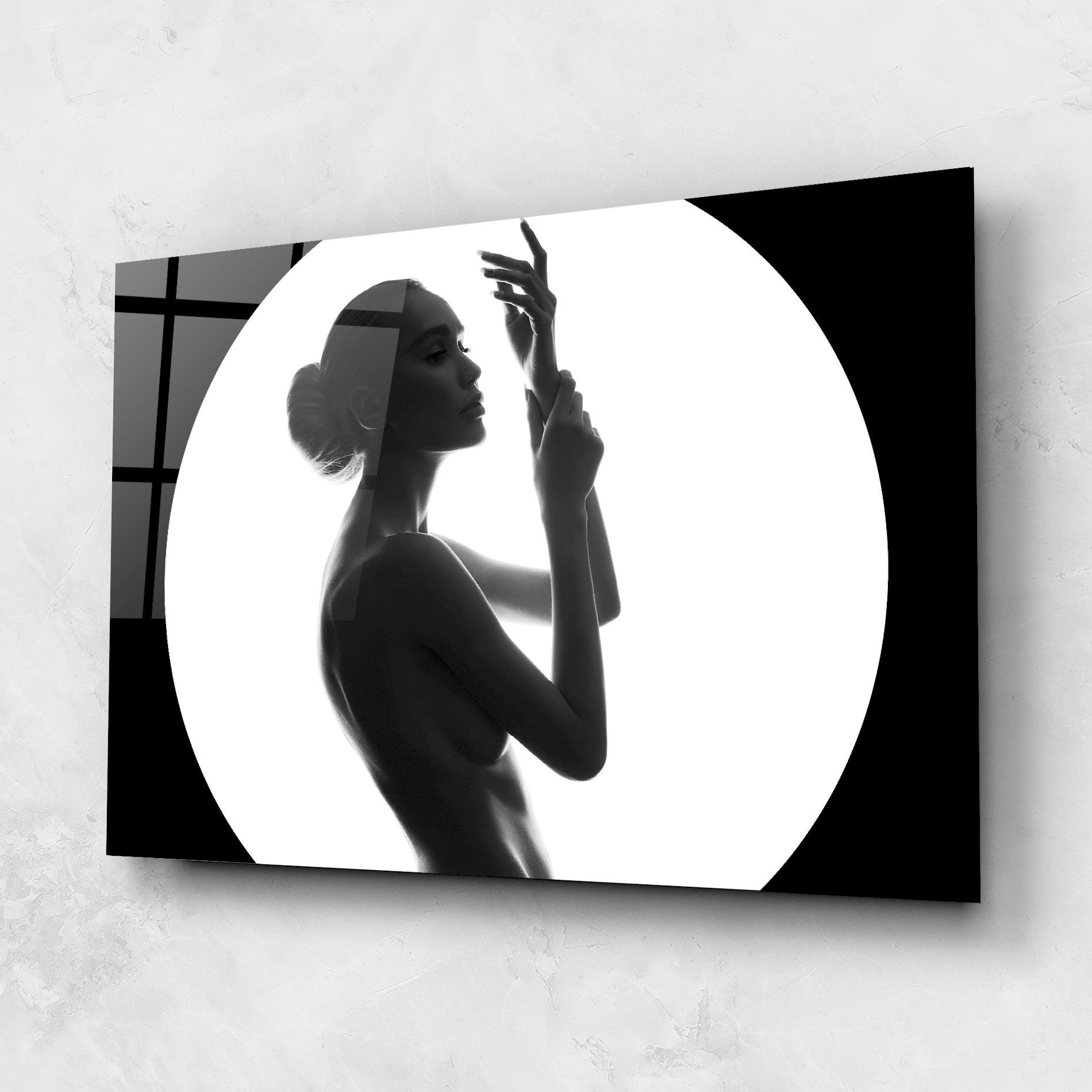 Glasbild Circle Woman Body mockup 1