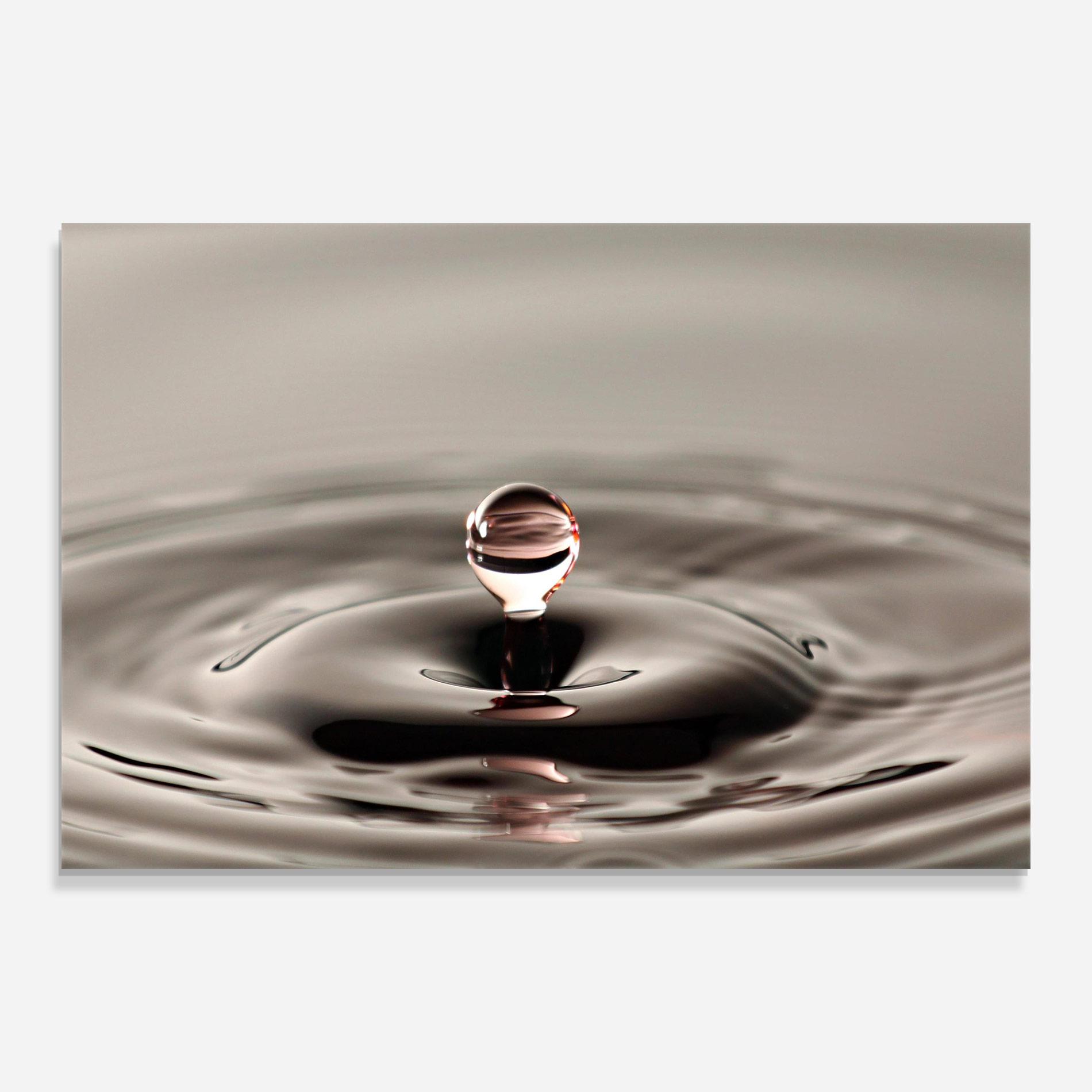 Glasbild Close Red Water Drop mockup 0