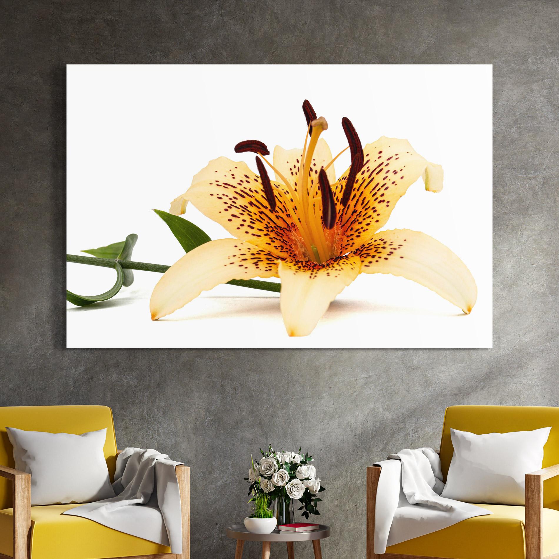 Glasbild Big Yellow Lily mockup 4