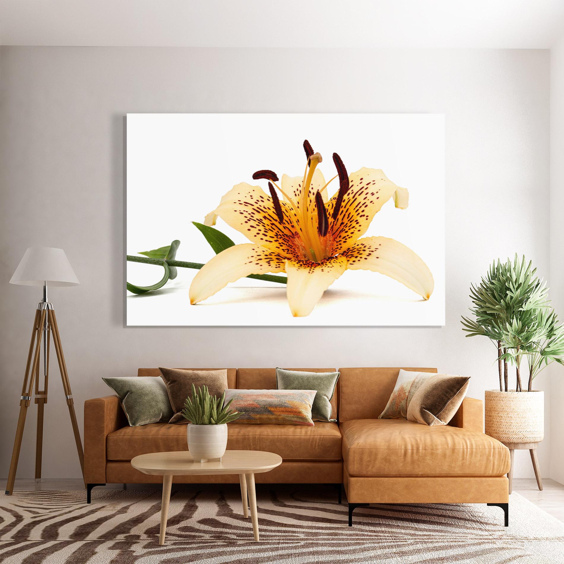 Glasbild Big Yellow Lily mockup 7