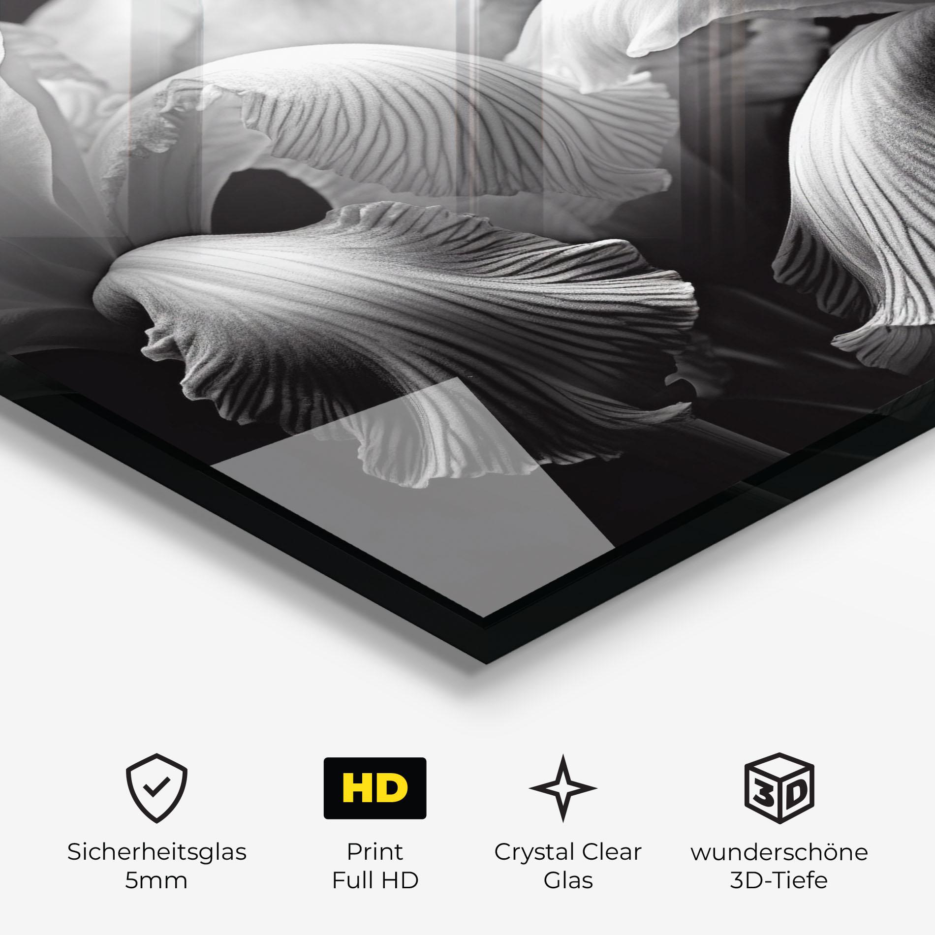 Glasbild Grey Iris mockup 3