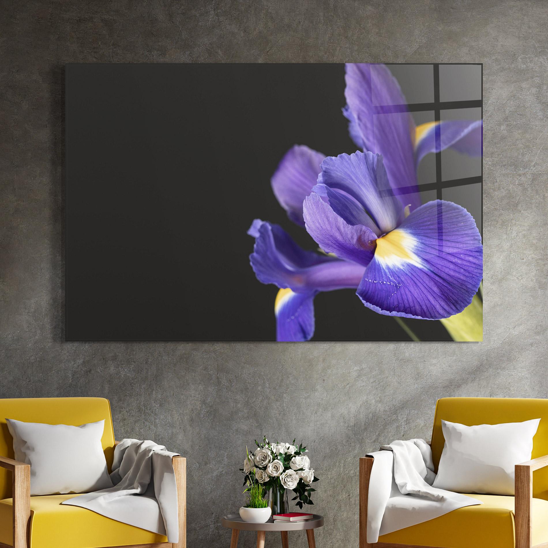 Glasbild Iris On Black mockup 4