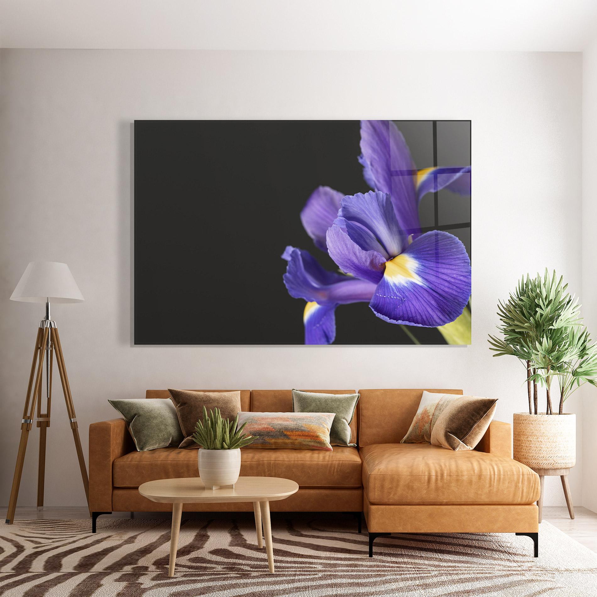 Glasbild Iris On Black mockup 7