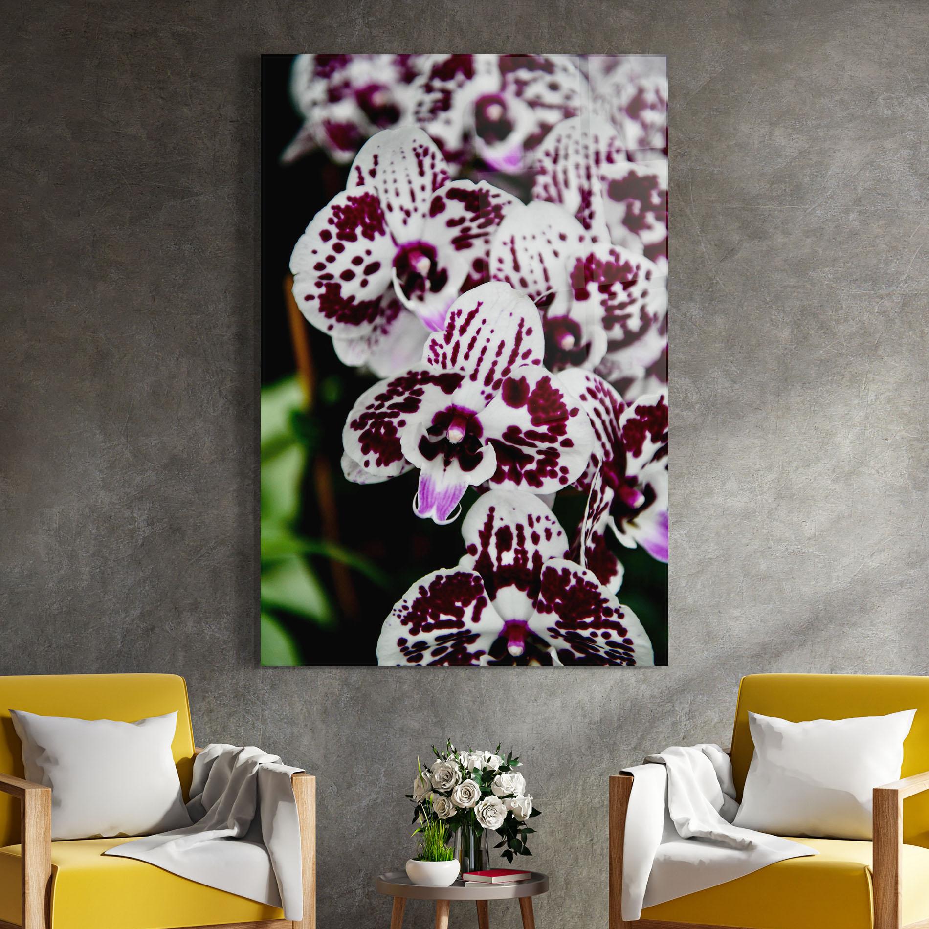 Glasbild Dark Purple Orchids mockup 4