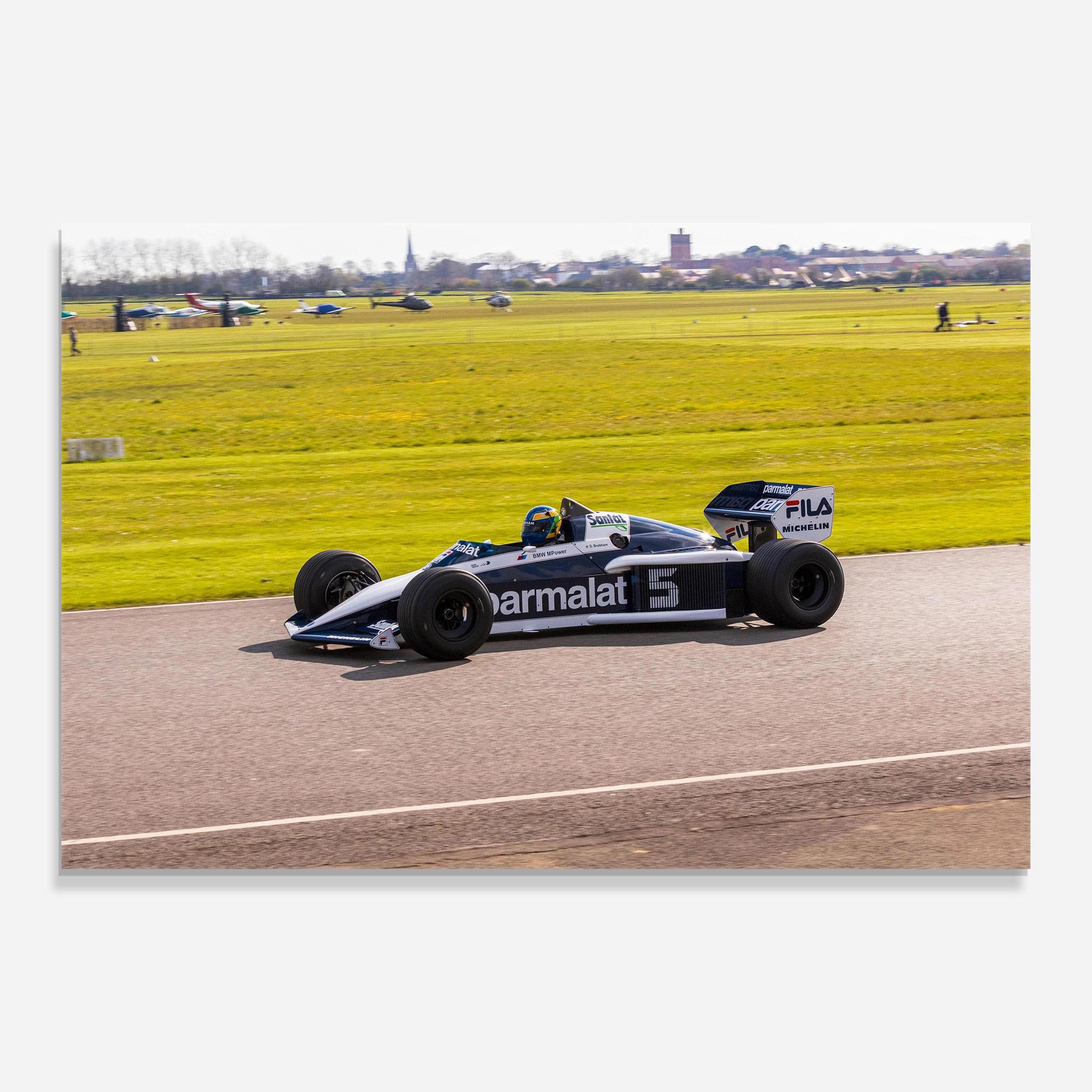 Glasbild Black F1 Car mockup 0