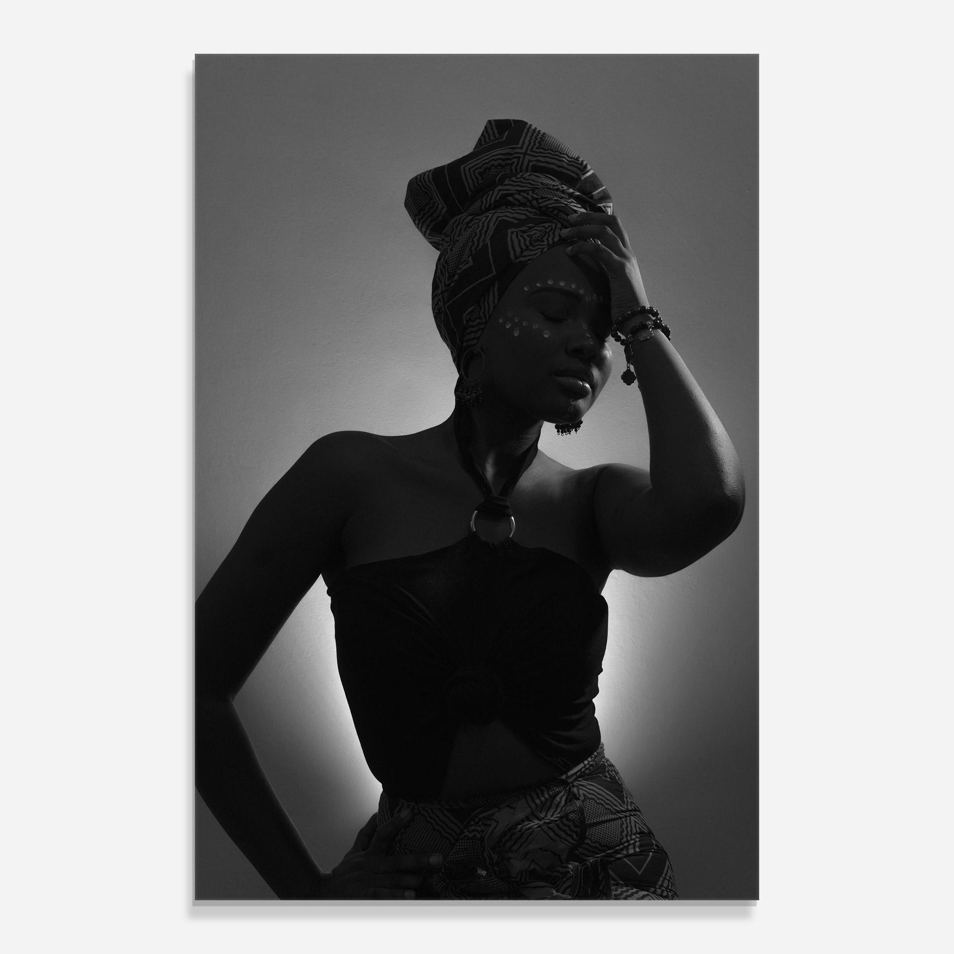 Glasbild African Woman Shadow mockup 0