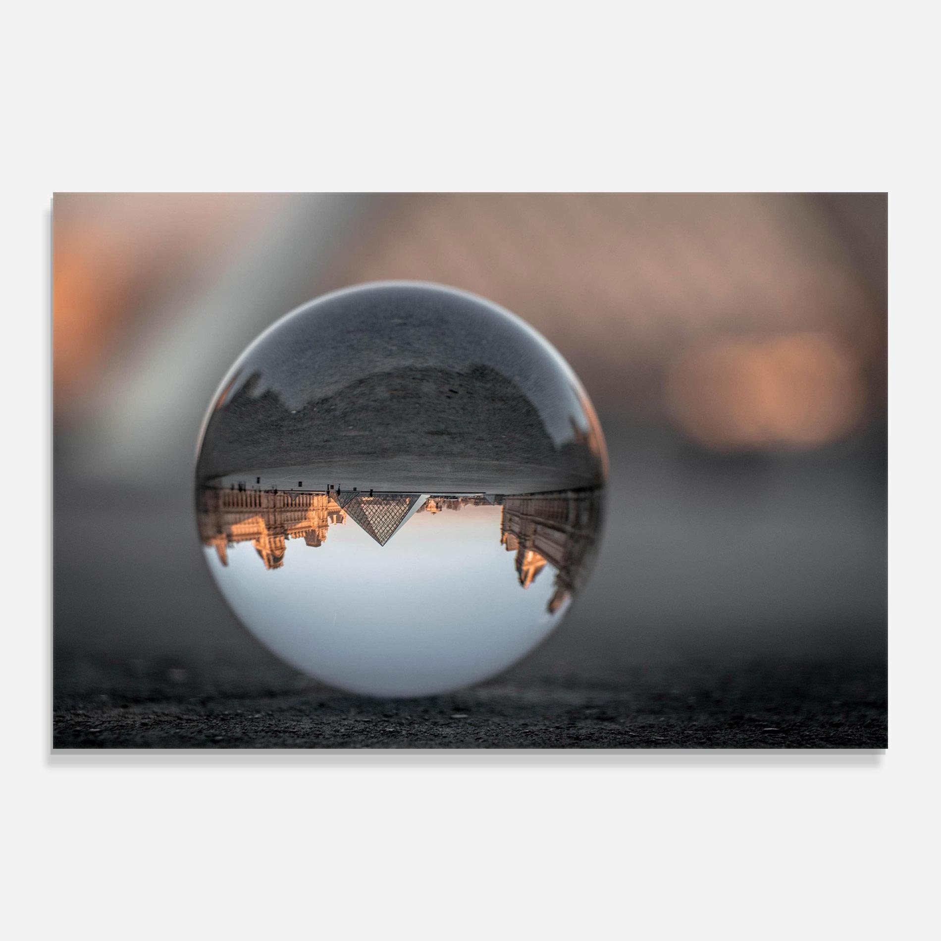 Glasbild Louvre Museum Ball mockup 0