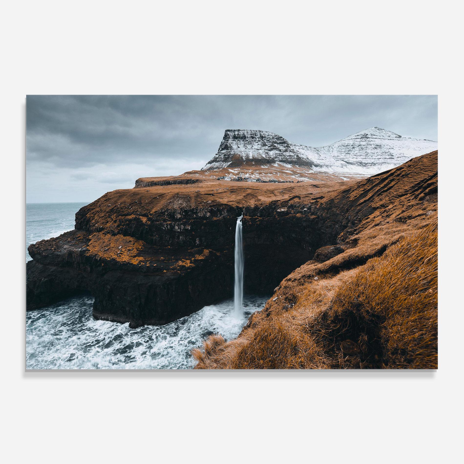 Glasbild Black Houses Waterfall mockup 0