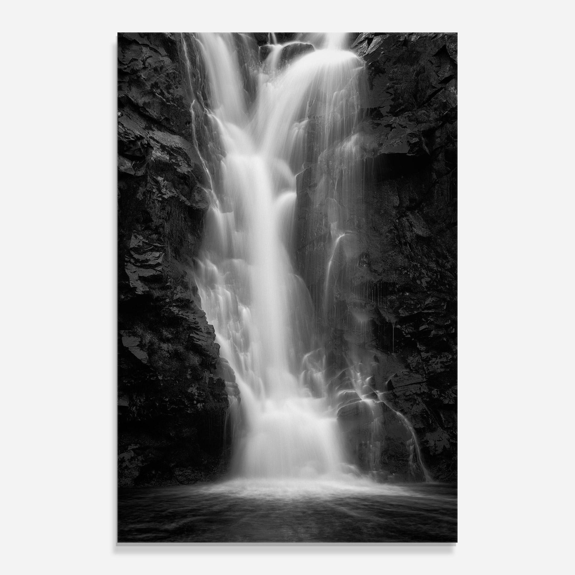 Glasbild Black Rock Waterfall View mockup 0