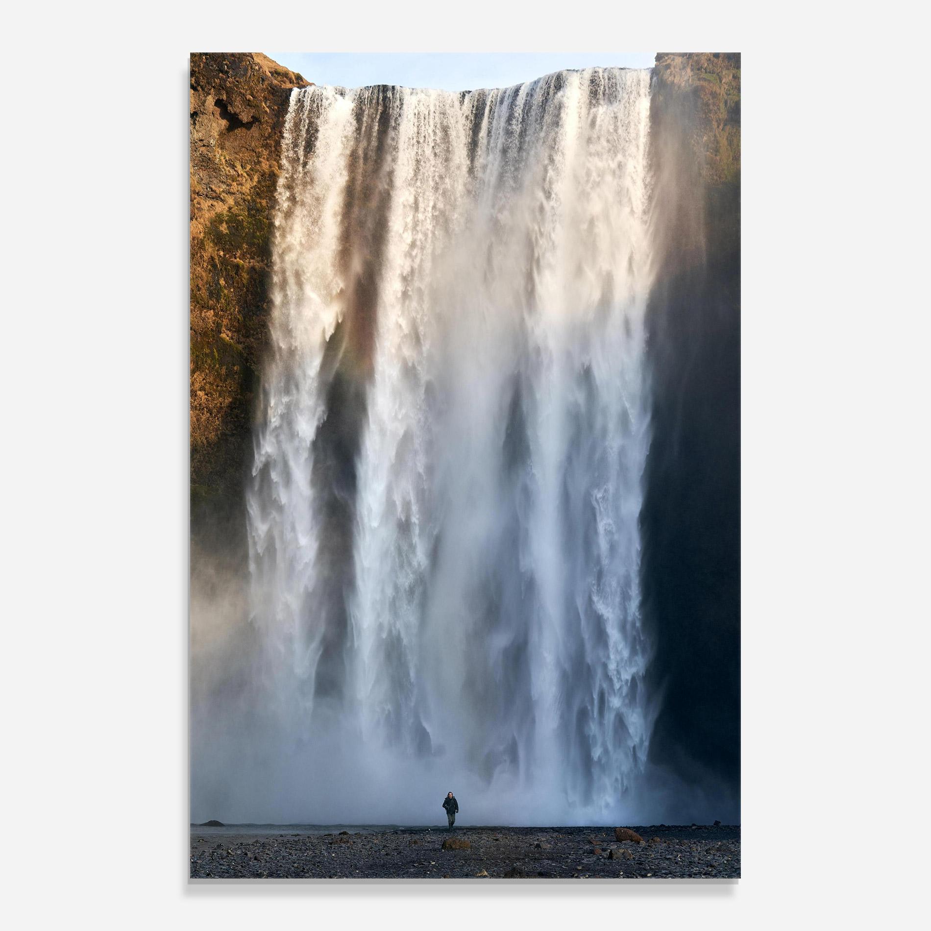 Glasbild Small Man Waterfall mockup 0