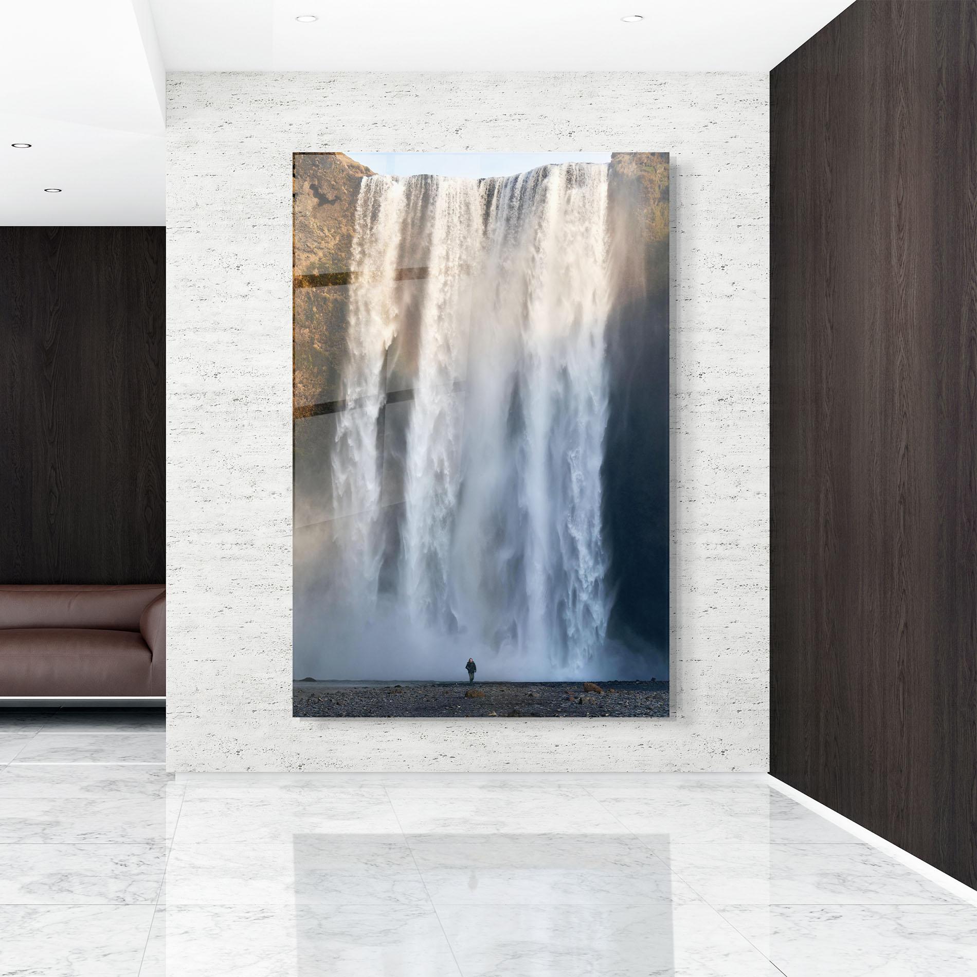 Glasbild Small Man Waterfall mockup 9