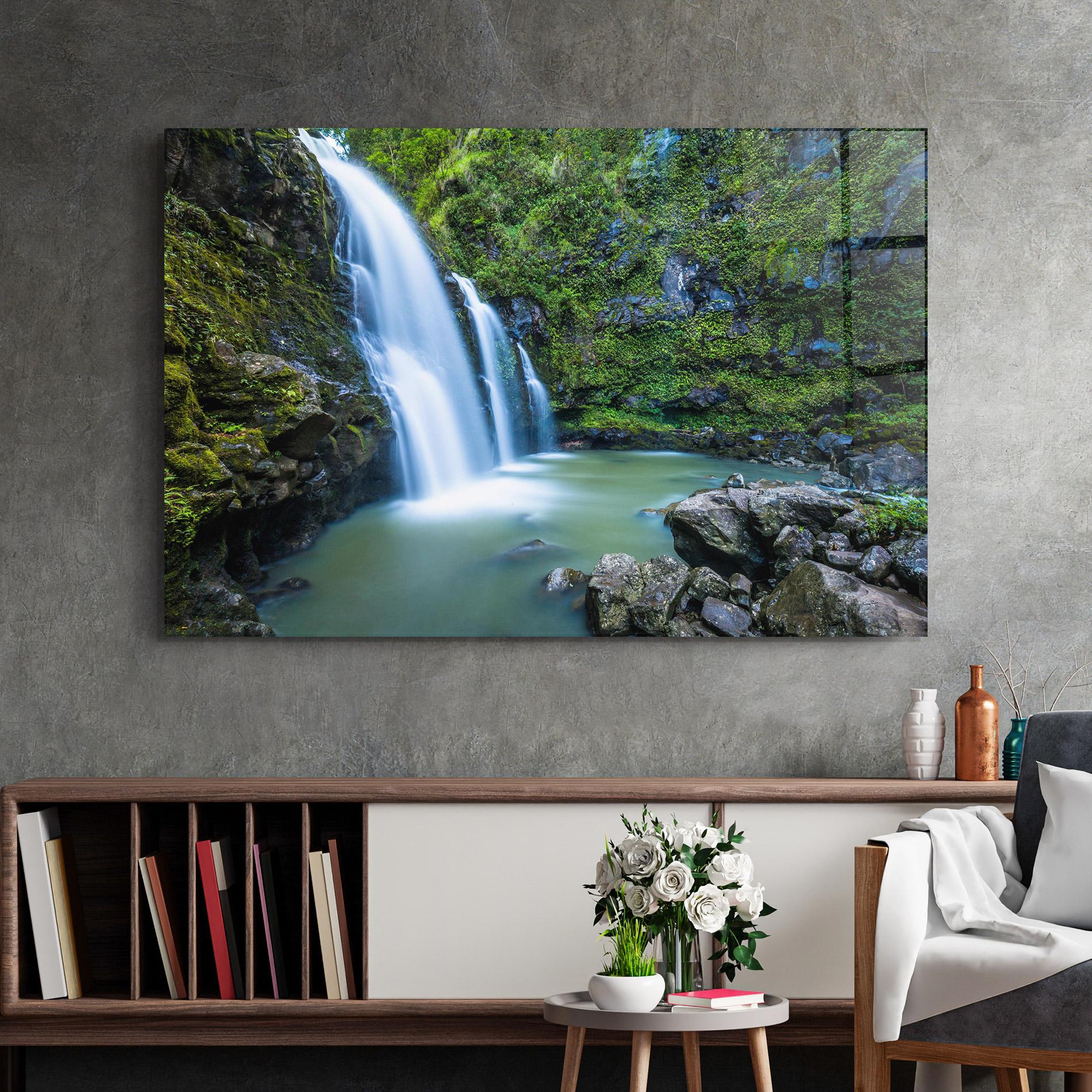 Glasbild Swimming In Waterfall mockup 2