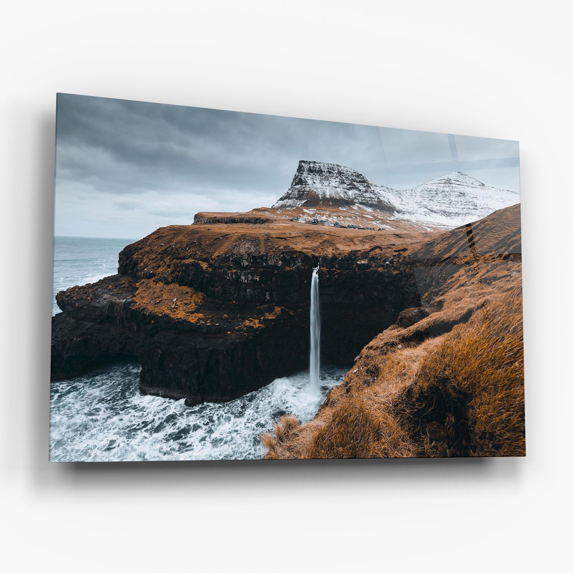 Glasbild Black Houses Waterfall mockup 6