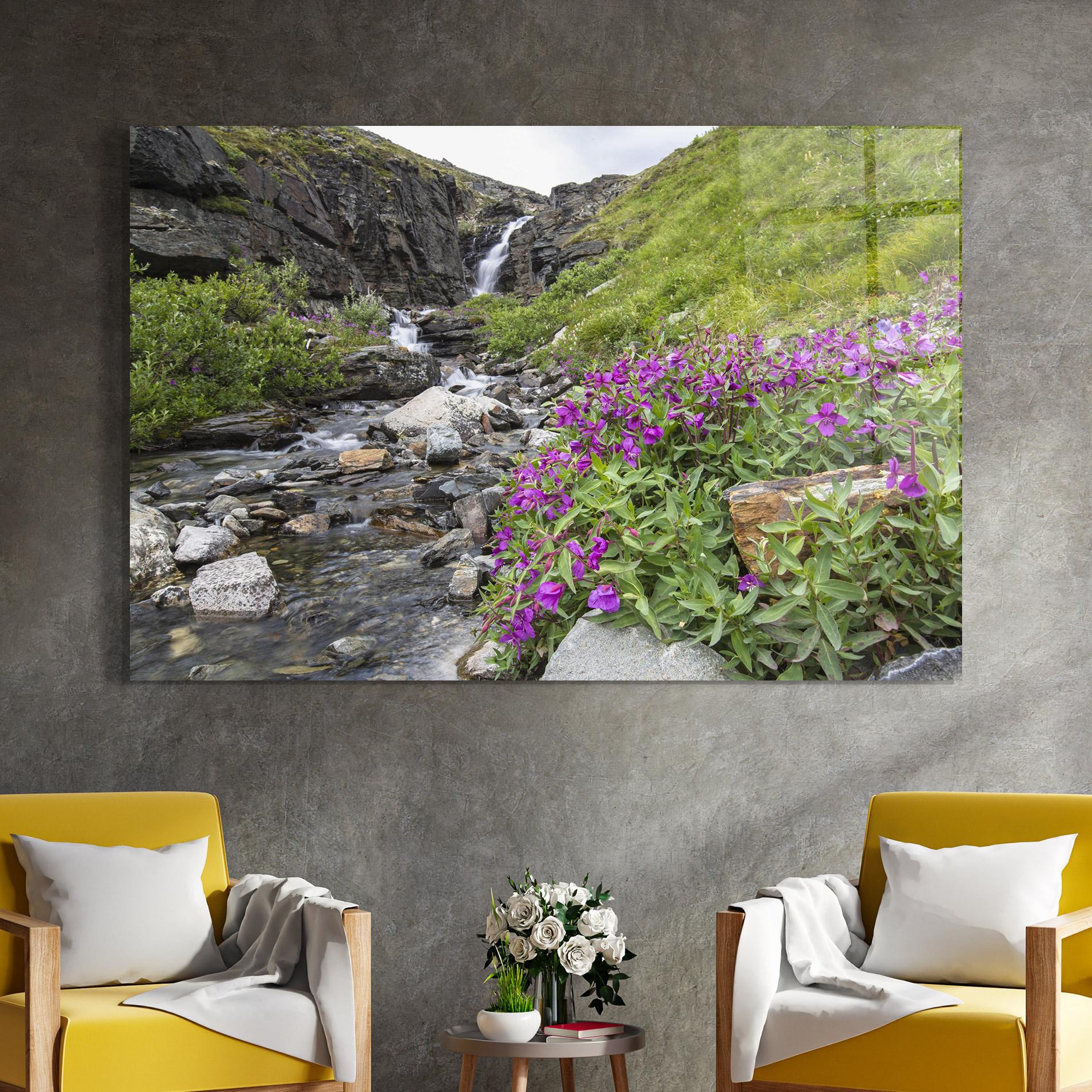 Glasbild Purple Flowers Waterfall mockup 4