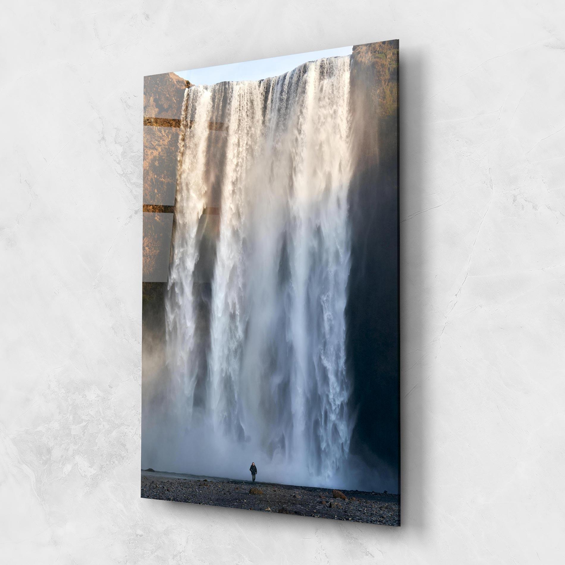 Glasbild Small Man Waterfall mockup 1