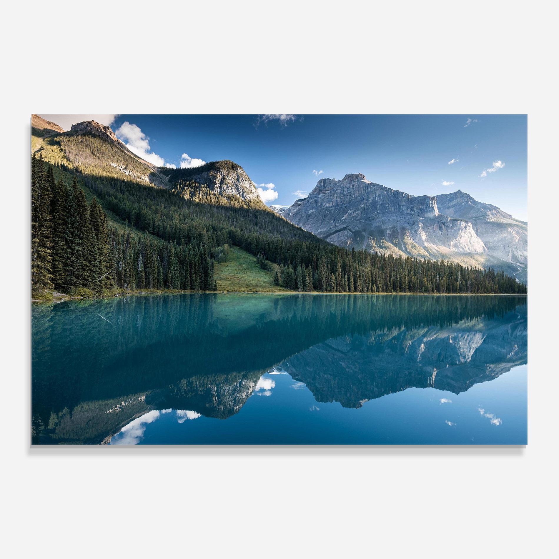 Glasbild Beautiful Emerald Lake mockup 0