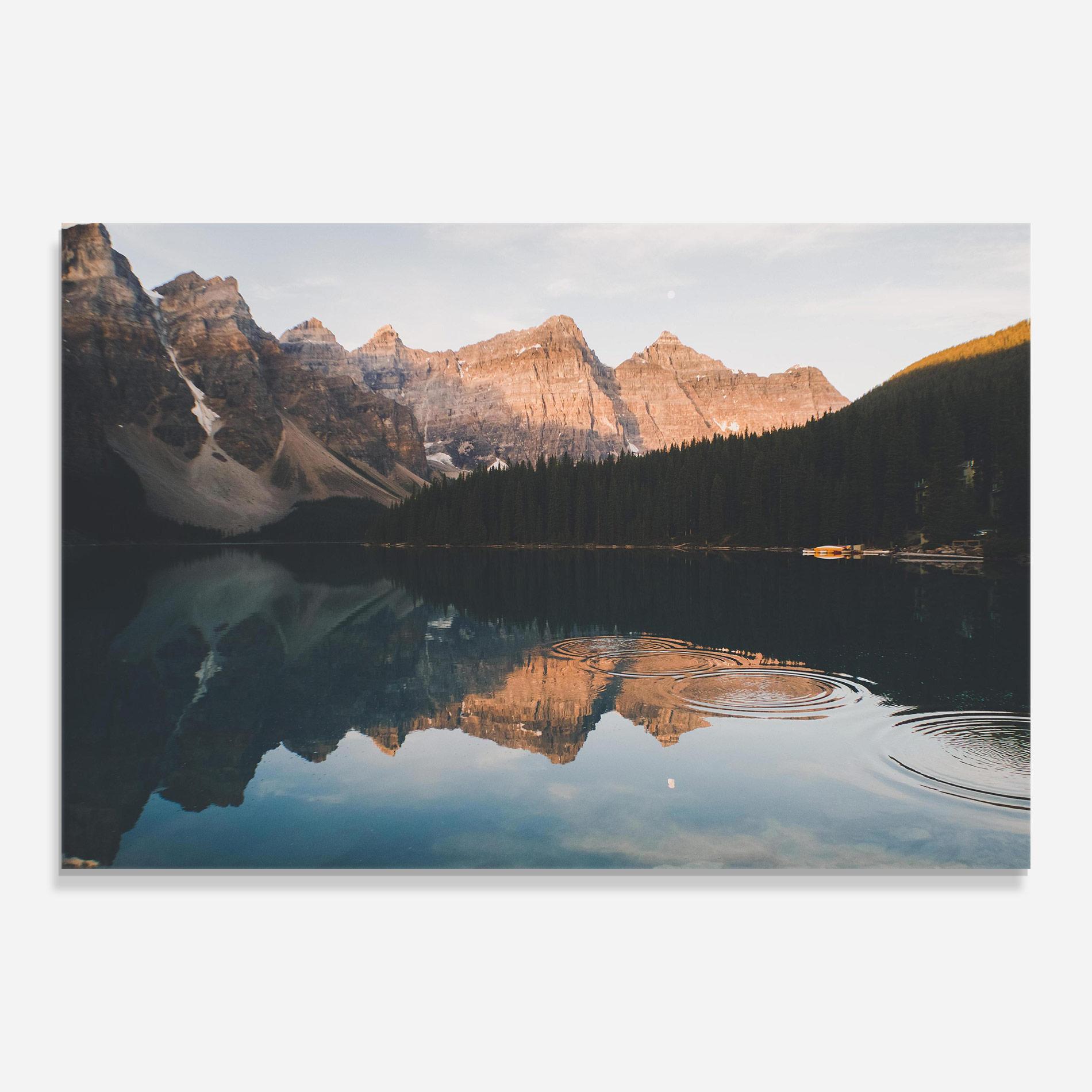 Glasbild Brown Mountain Lake mockup 0