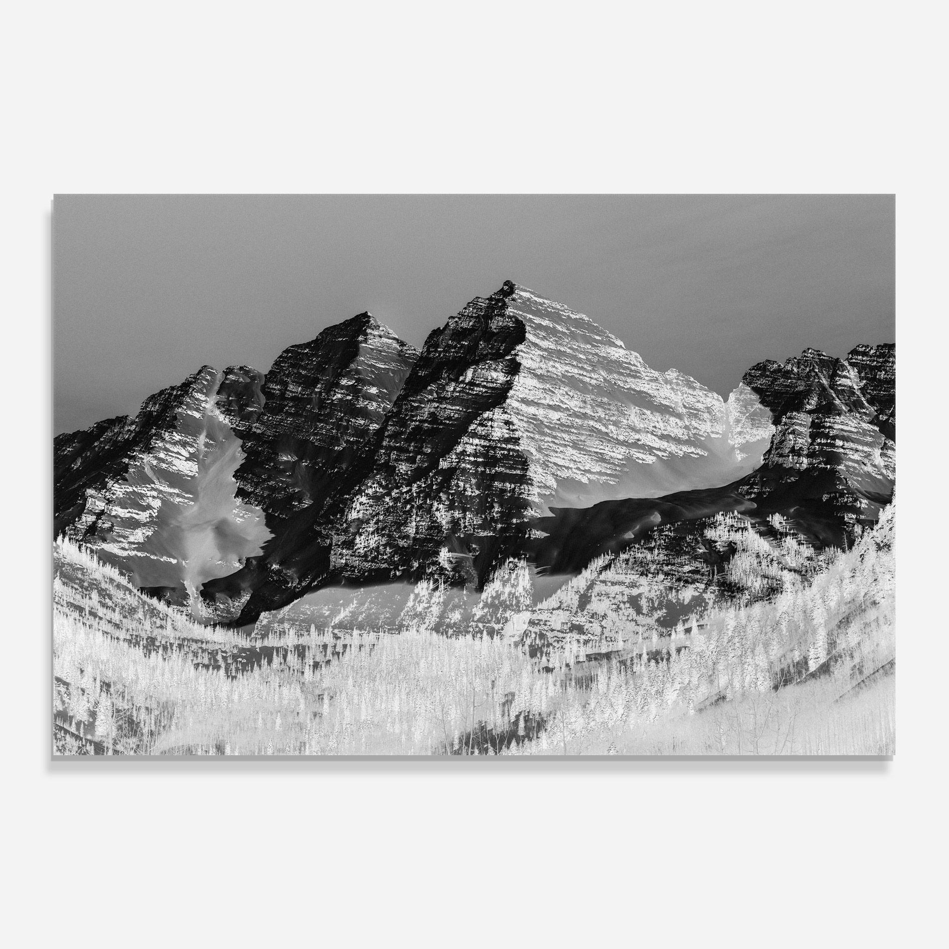Glasbild Green Shades Mountain mockup 0