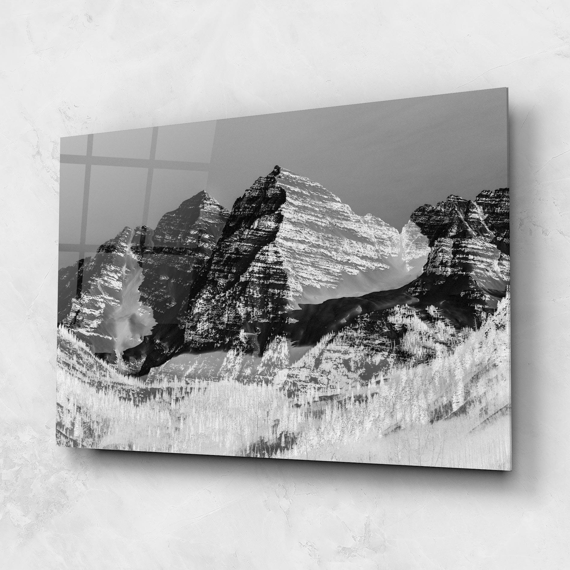 Glasbild Green Shades Mountain mockup 1