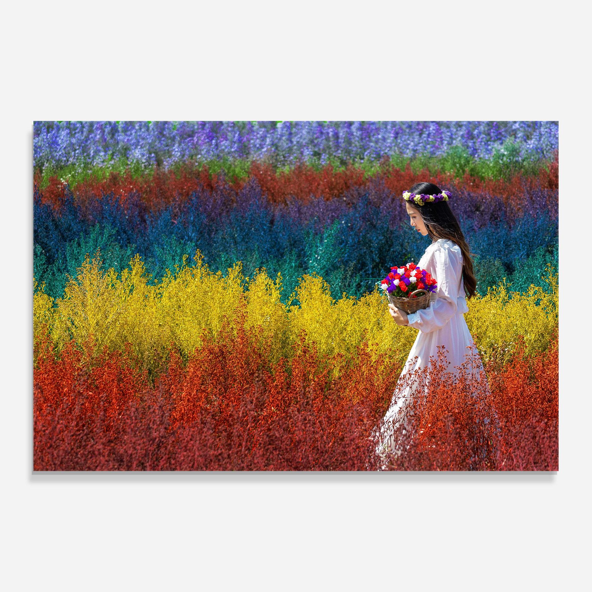 Glasbild Holding Spring Flowers mockup 0