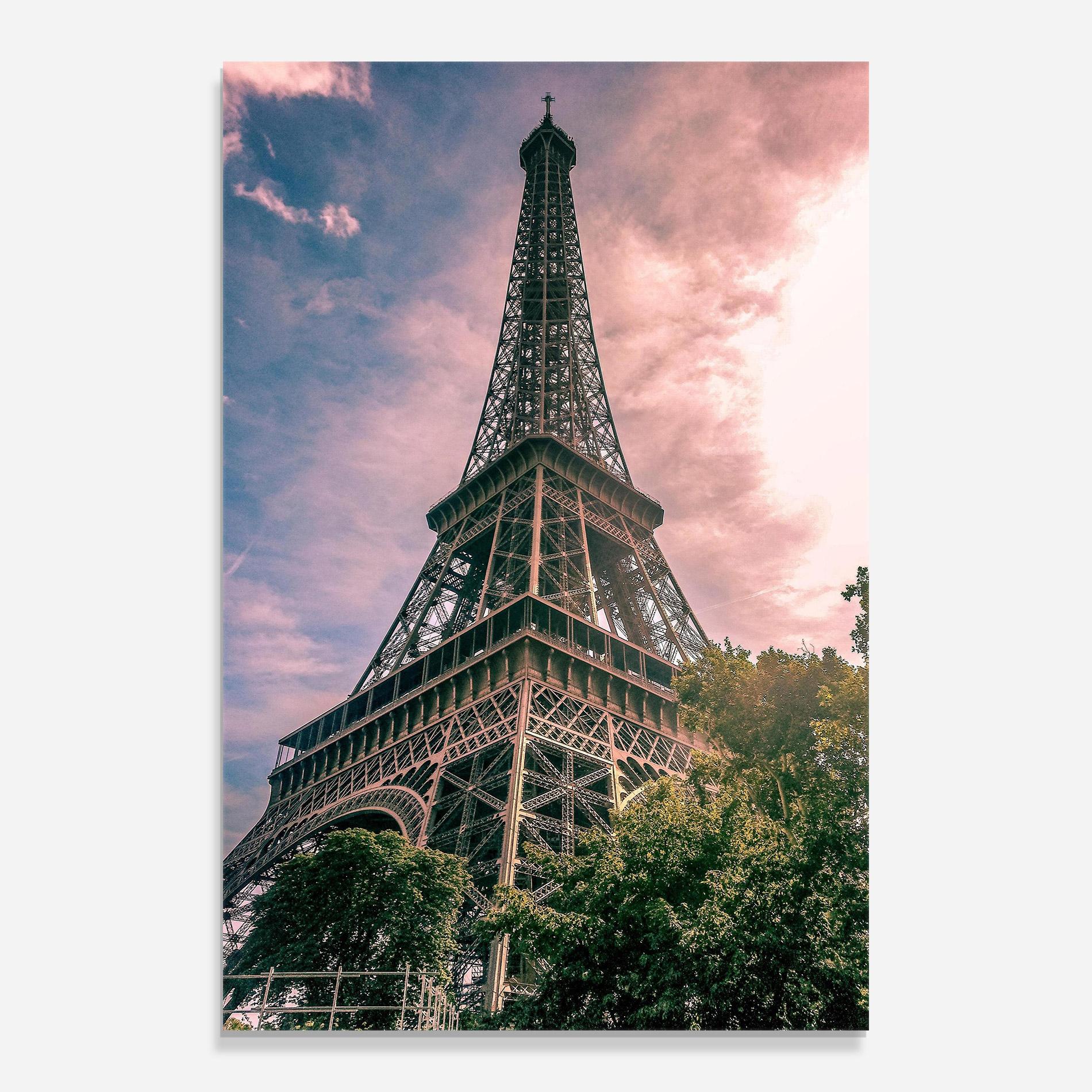 Glasbild Eiffel Under Pink Sky mockup 0