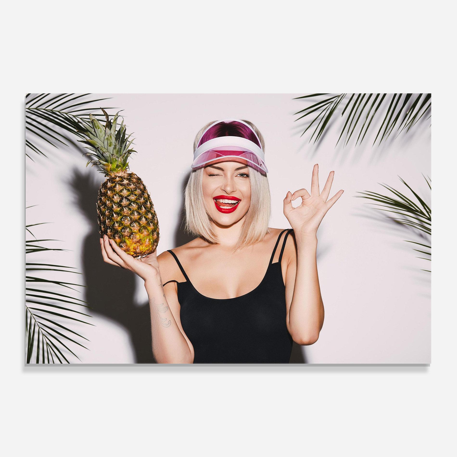 Glasbild Blonde Woman mockup 0