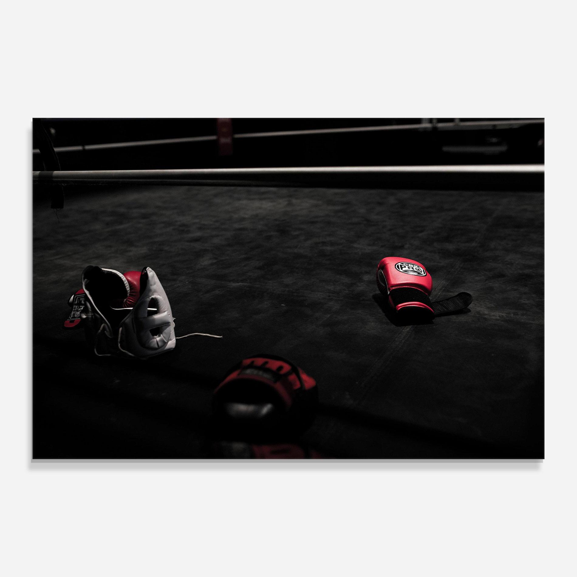 Glasbild Ring Gloves mockup 0