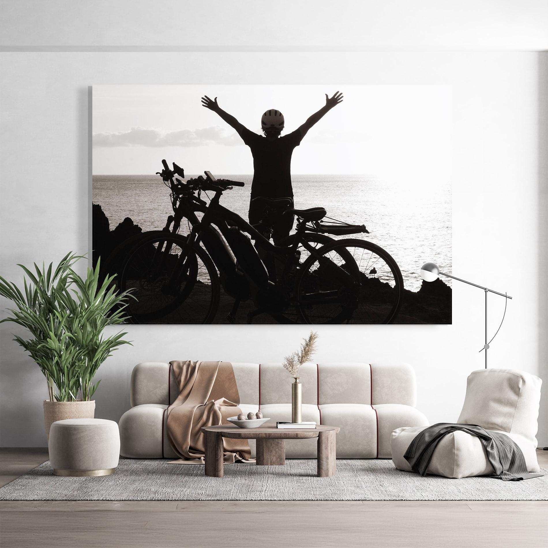 Glasbild Facing Sea Woman mockup 9