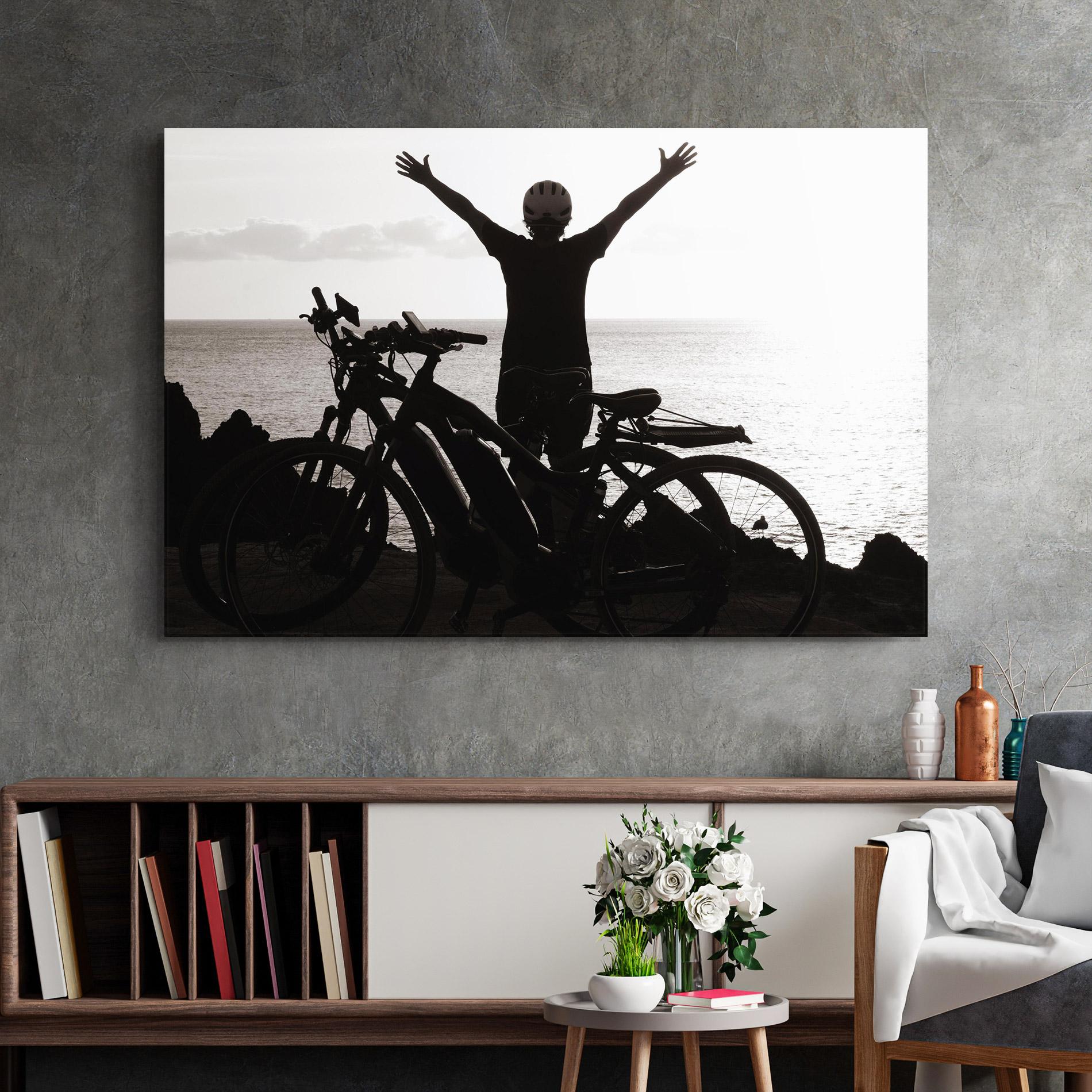 Glasbild Facing Sea Woman mockup 2