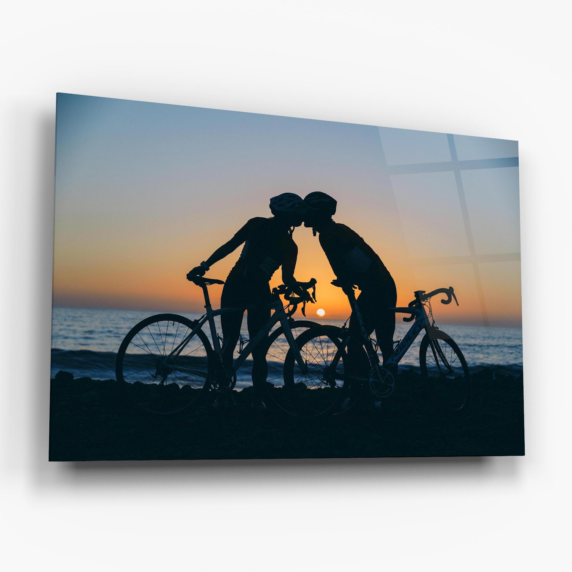 Glasbild Bike Couple Kissing mockup 6