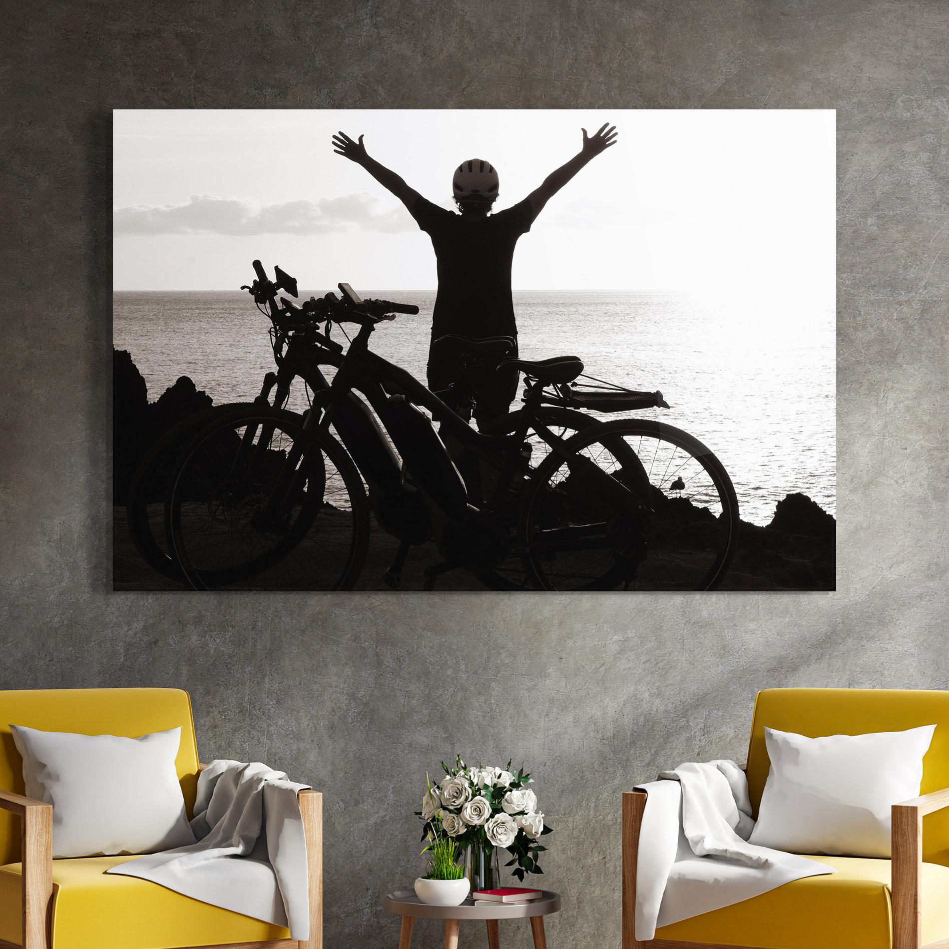 Glasbild Facing Sea Woman mockup 4