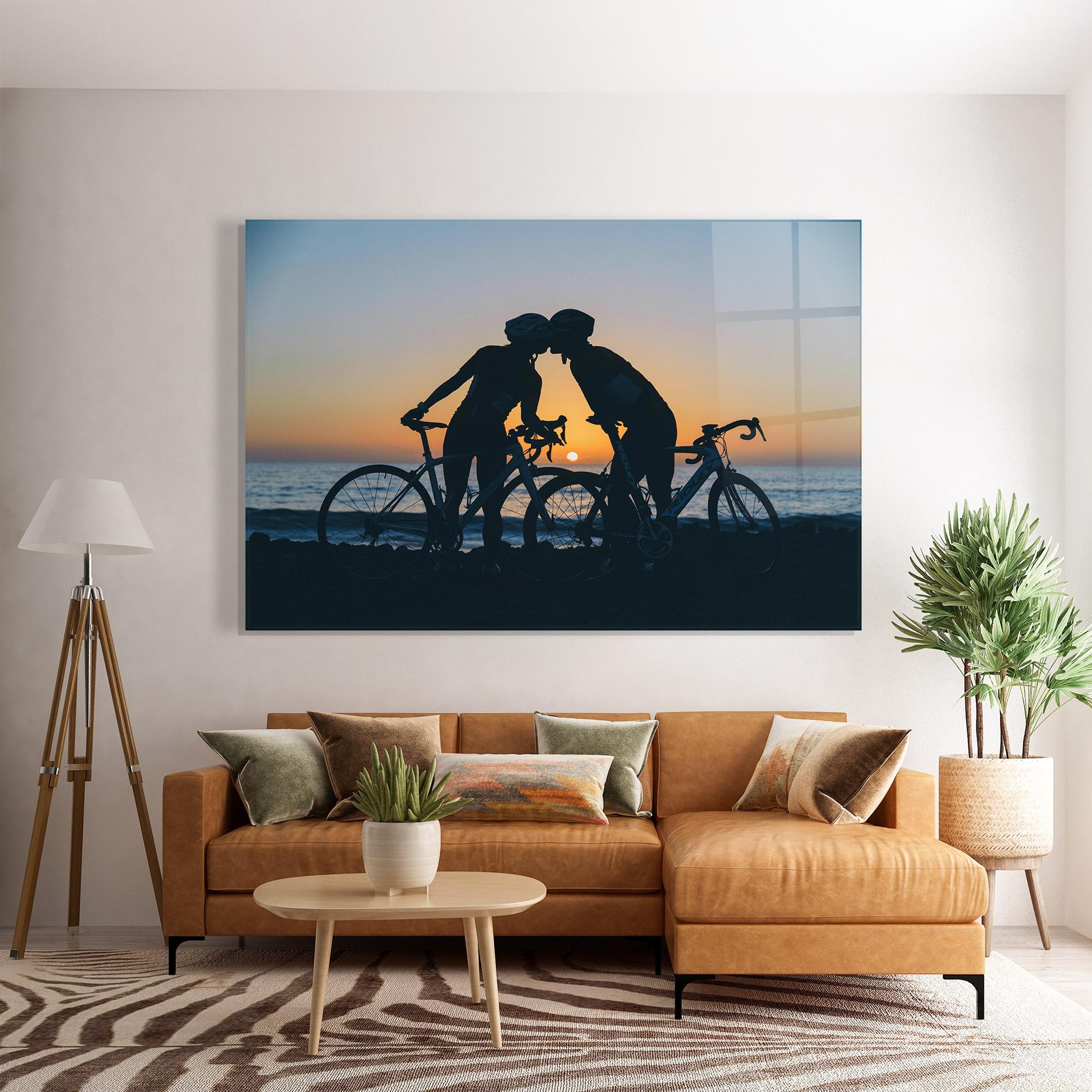 Glasbild Bike Couple Kissing mockup 7