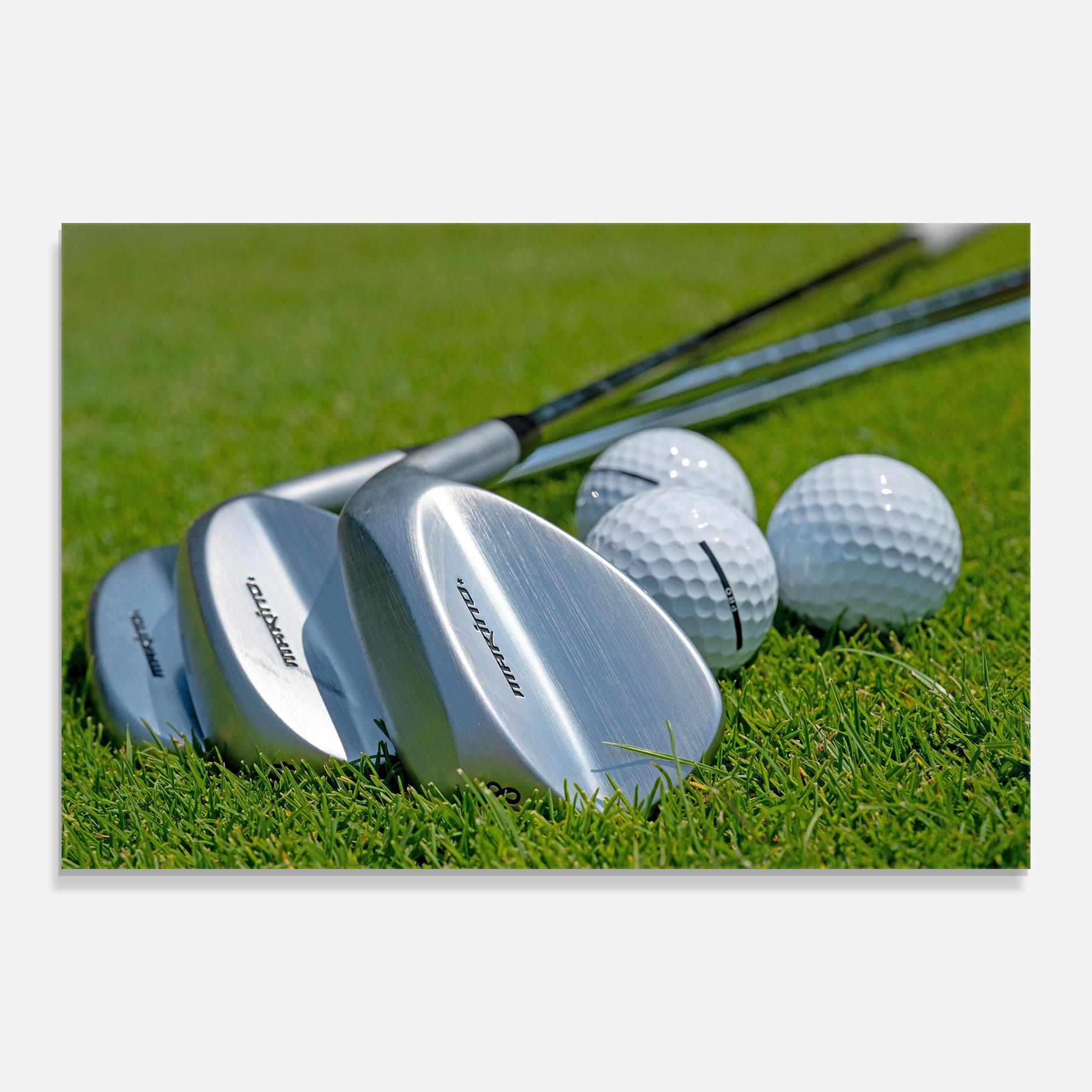 Glasbild Golf Club On Grass mockup 0