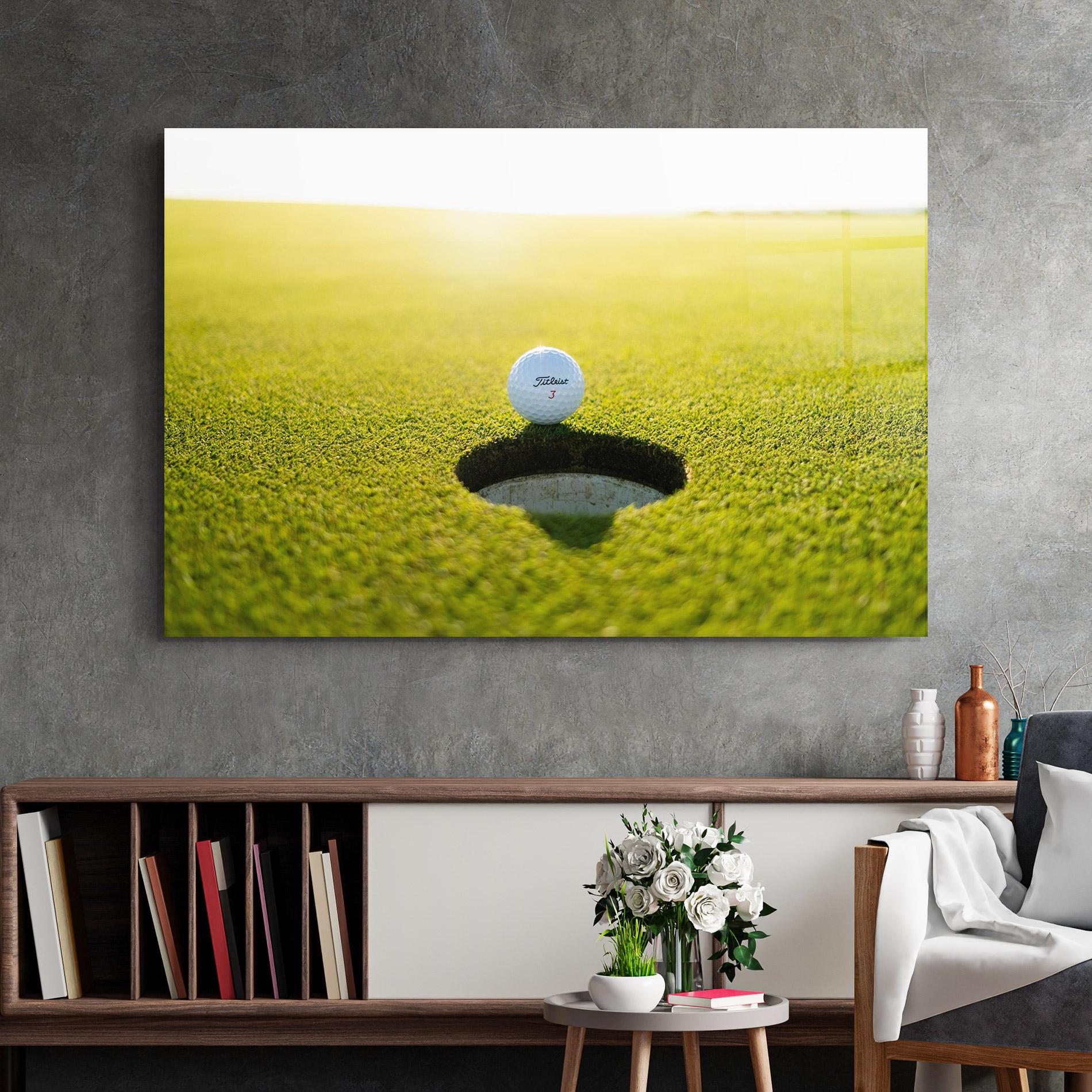 Glasbild Golf Ball Close To Fall mockup 2