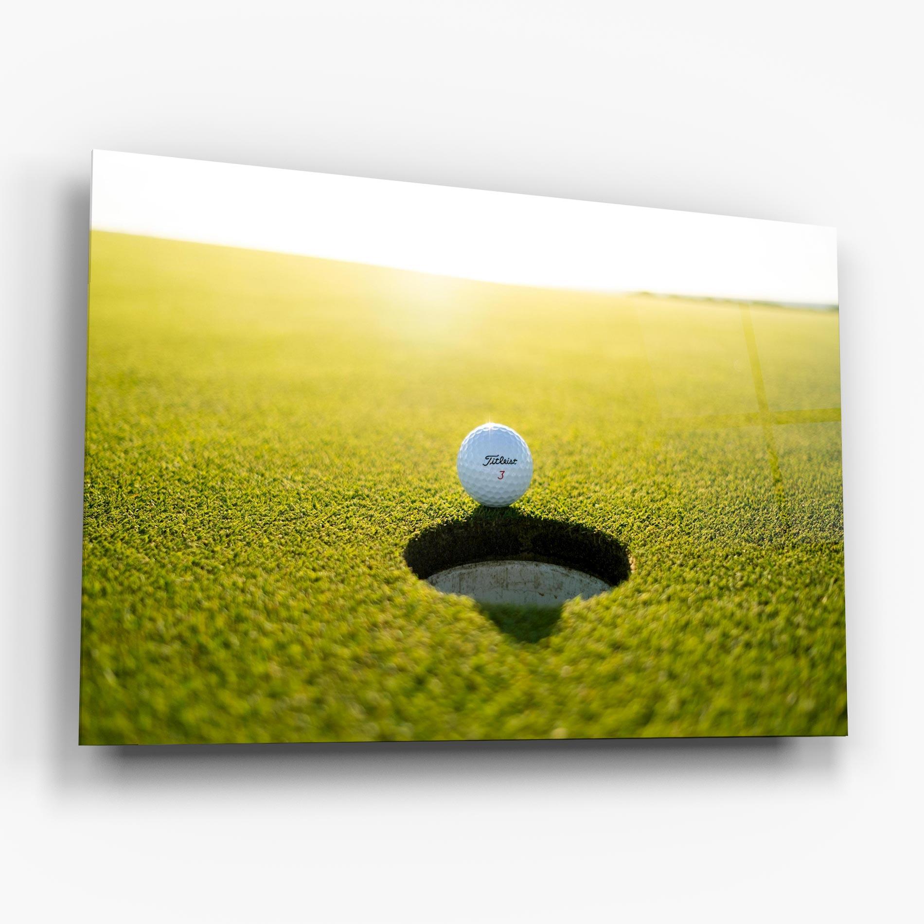 Glasbild Golf Ball Close To Fall mockup 6