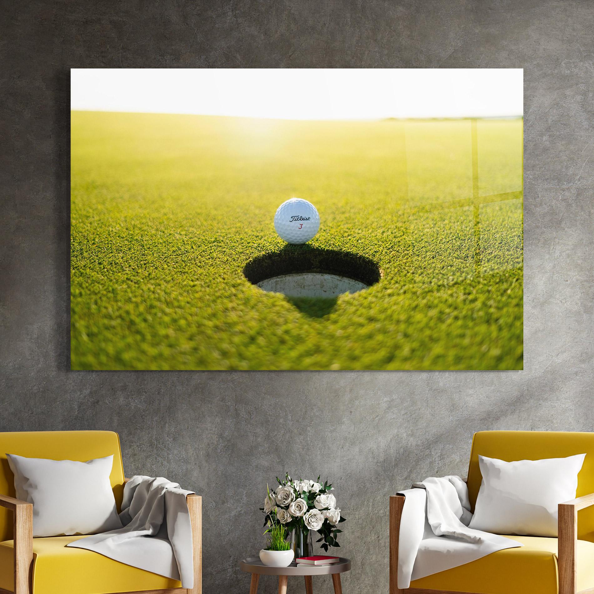 Glasbild Golf Ball Close To Fall mockup 4