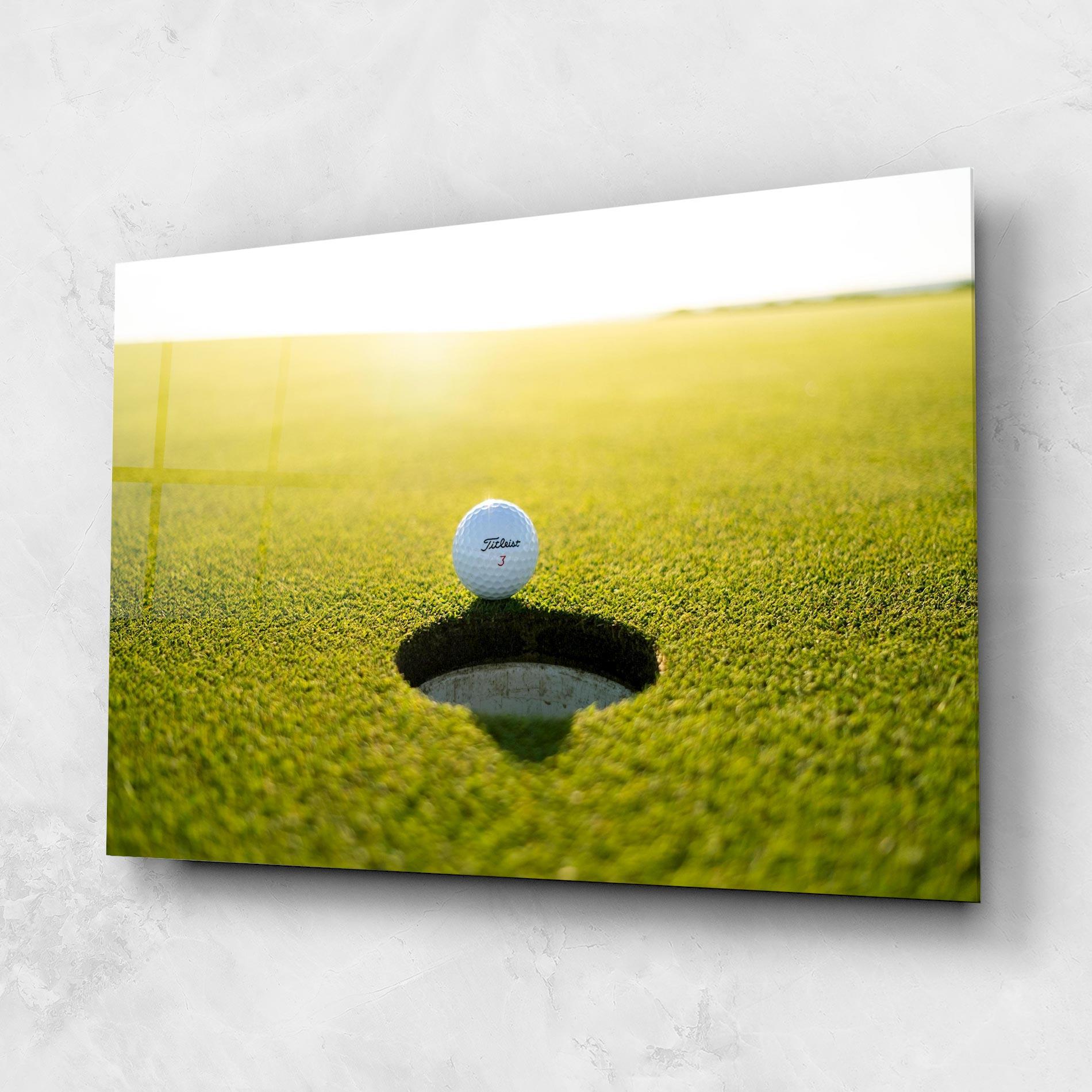 Glasbild Golf Ball Close To Fall mockup 1